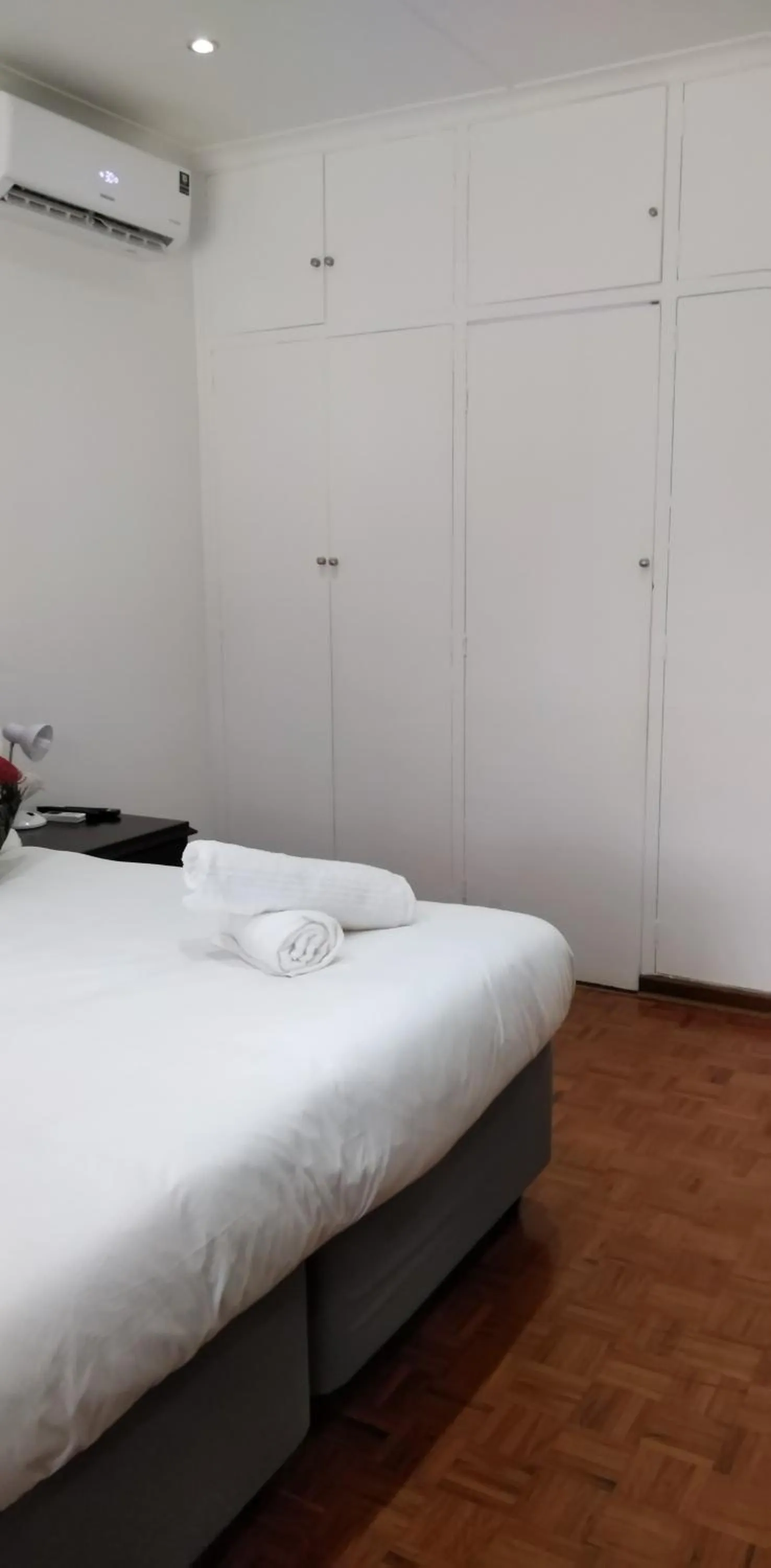 Bed in Heroes Garden Lodge