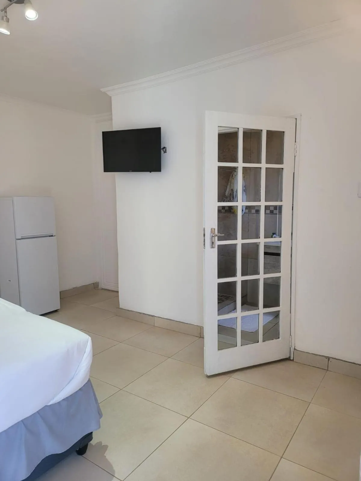 Bed in Heroes Garden Lodge