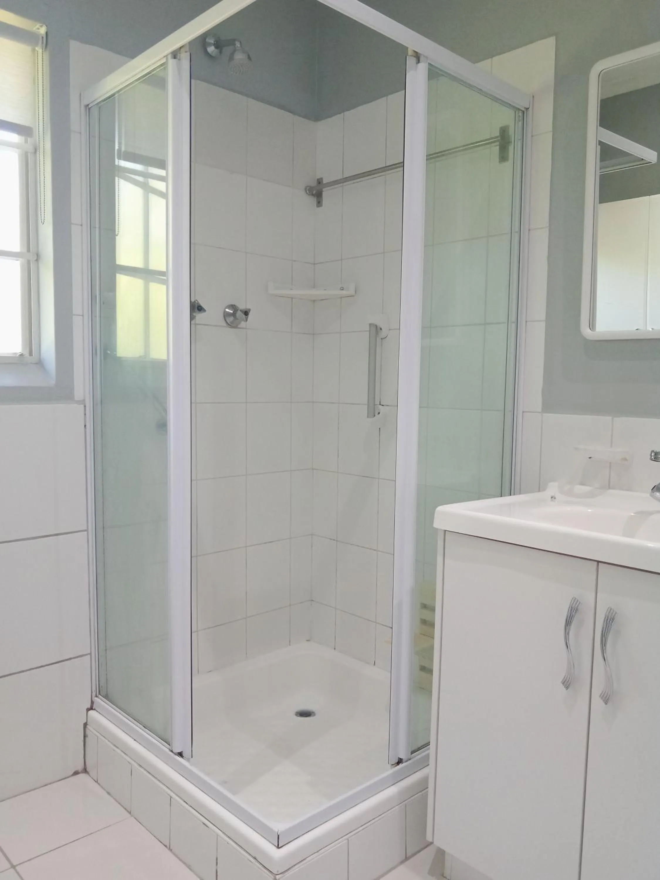 Shower in Heroes Garden Lodge