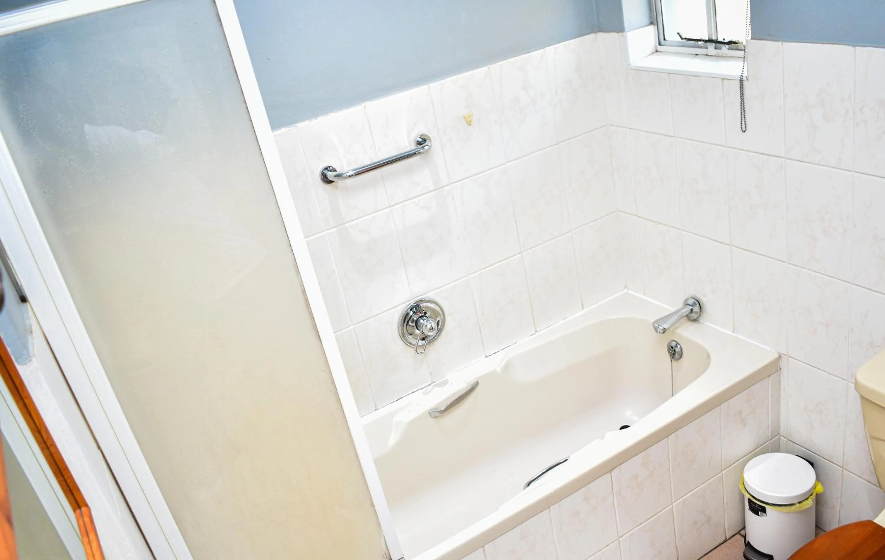 Bathroom in Heroes Garden Lodge