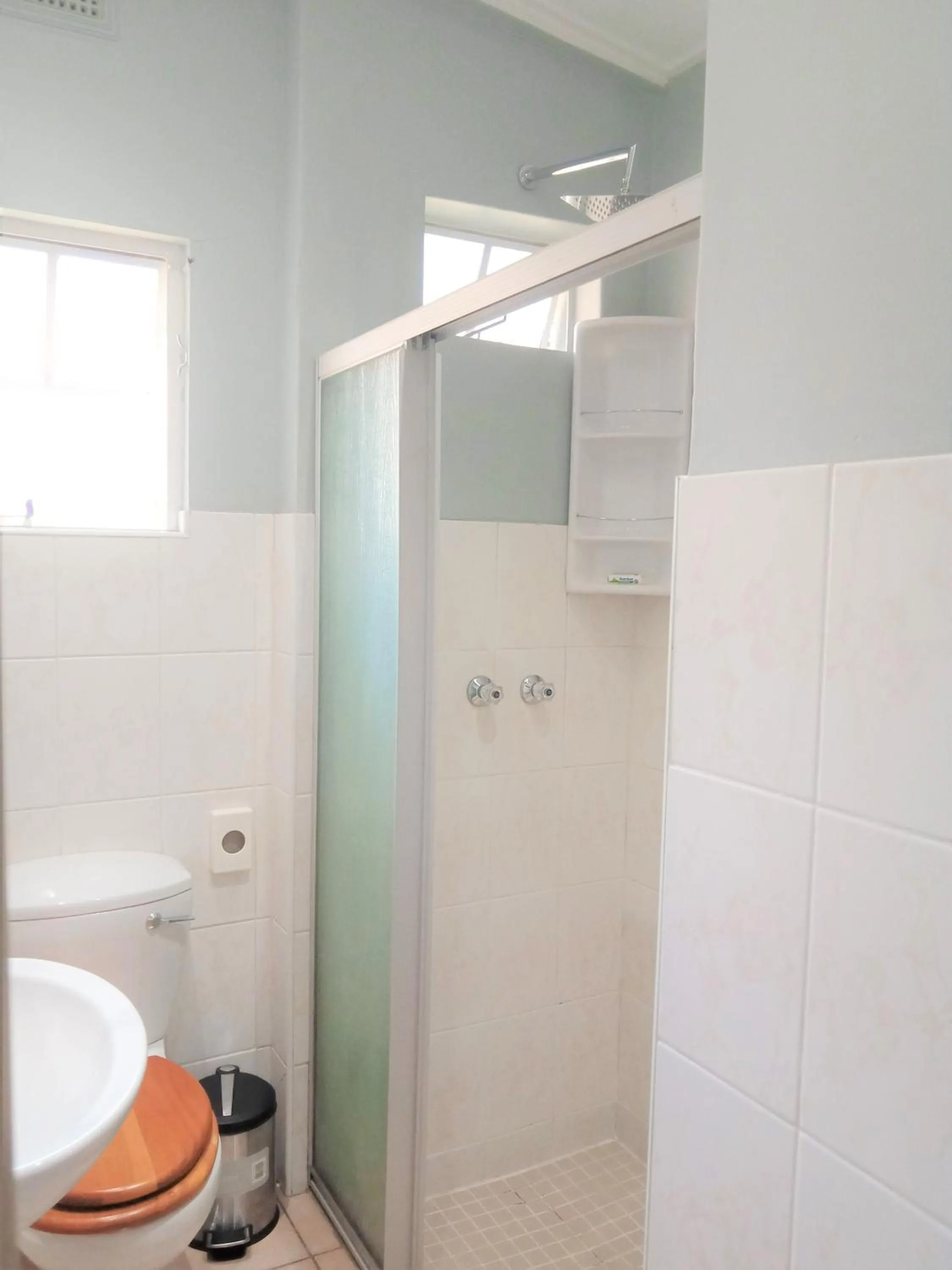 Shower in Heroes Garden Lodge