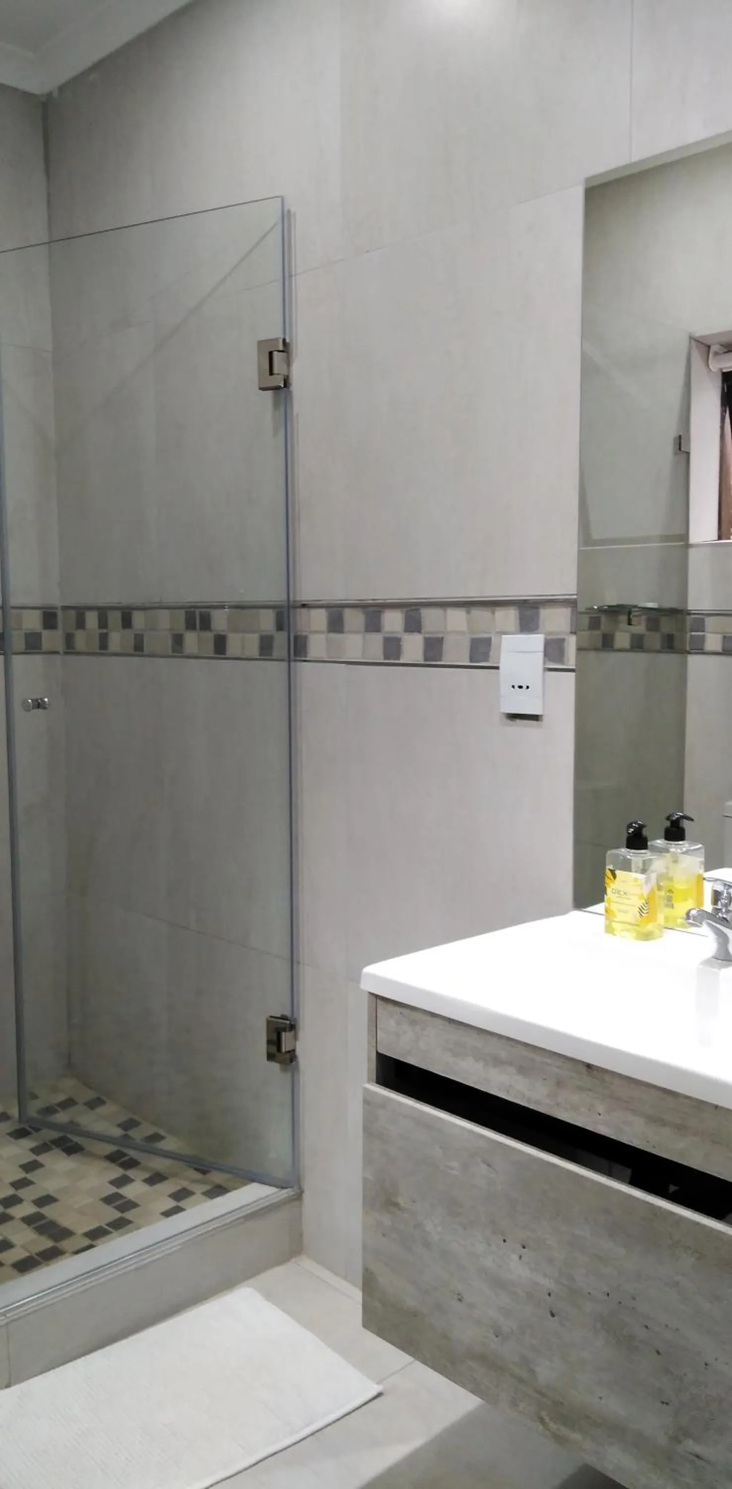 Bathroom in Heroes Garden Lodge