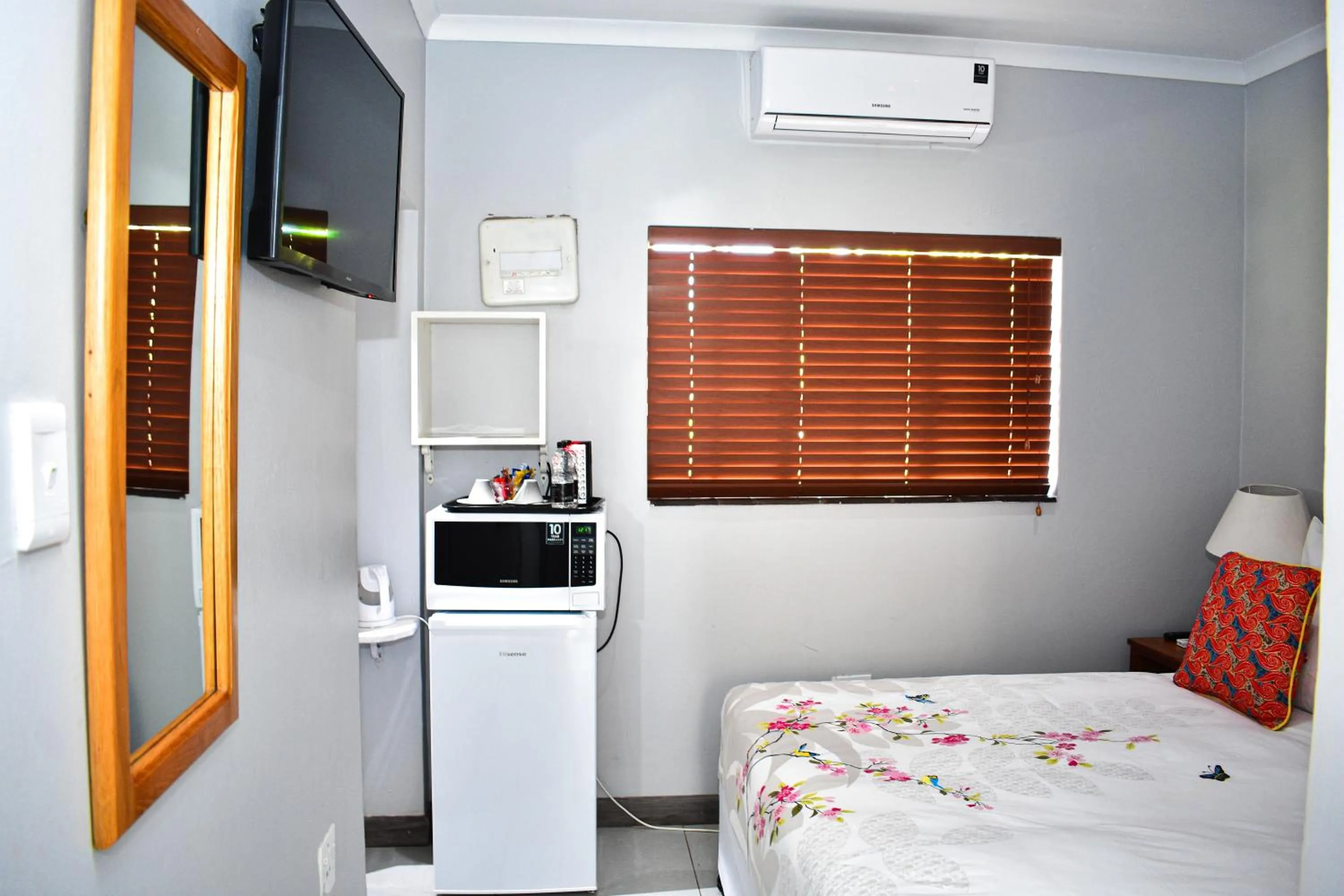 Bed in Heroes Garden Lodge