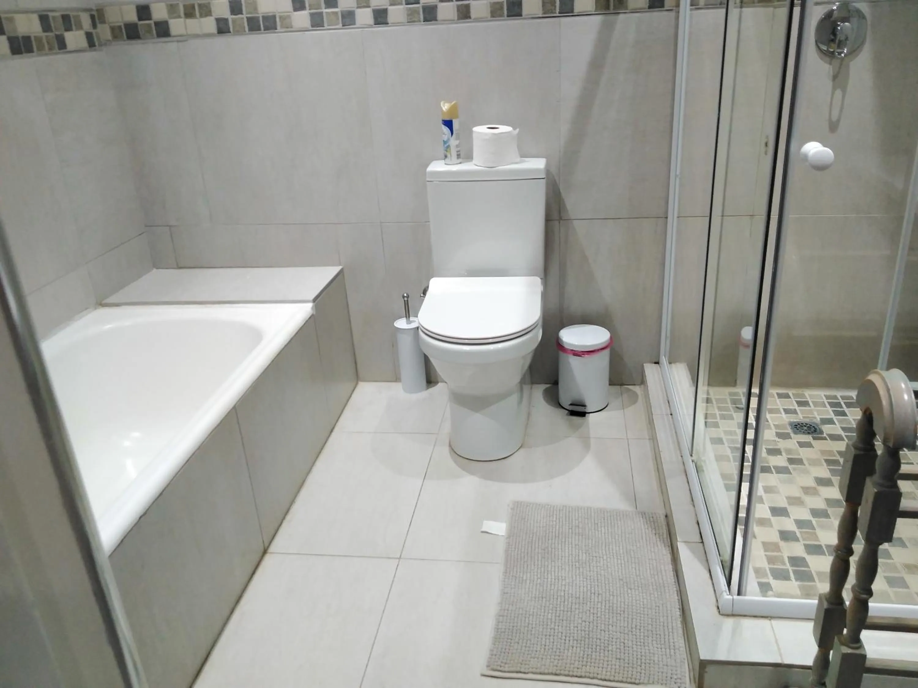 Shower in Heroes Garden Lodge