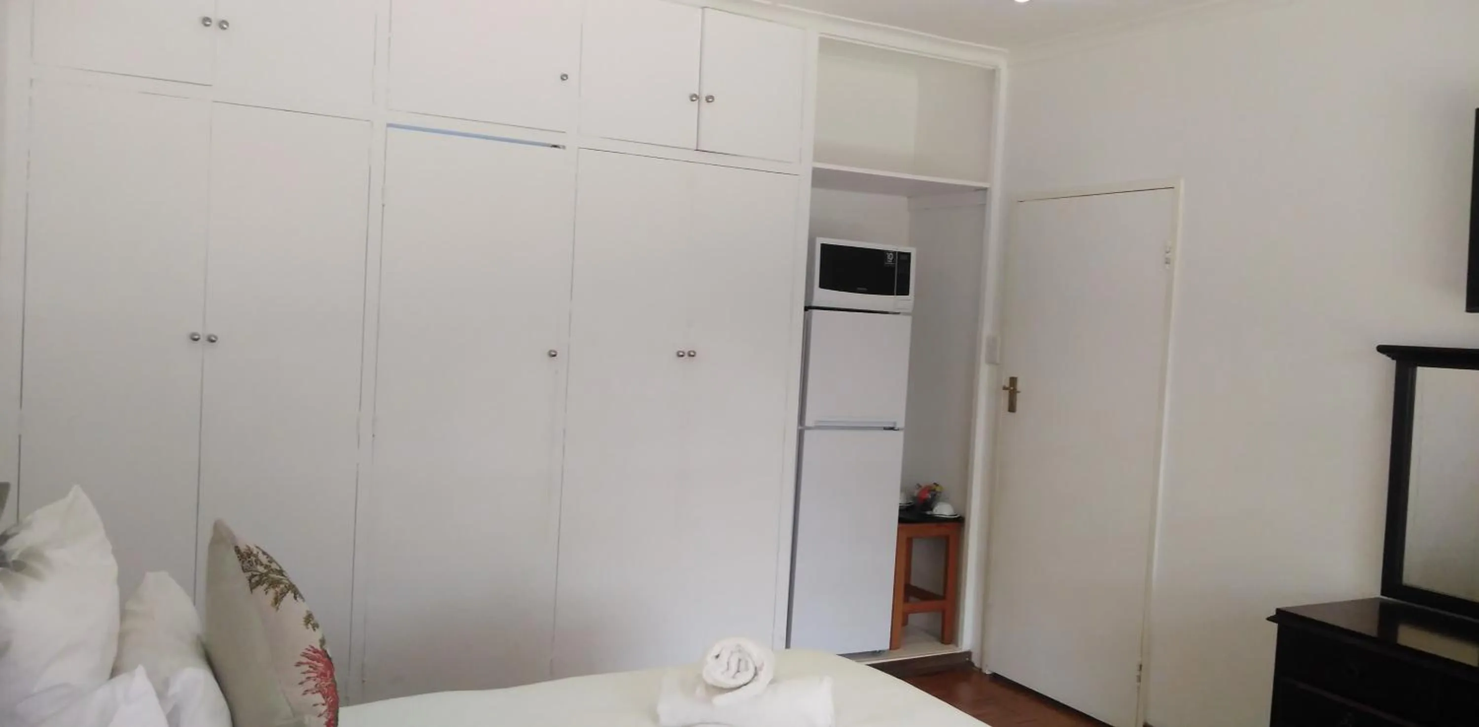 Bed in Heroes Garden Lodge