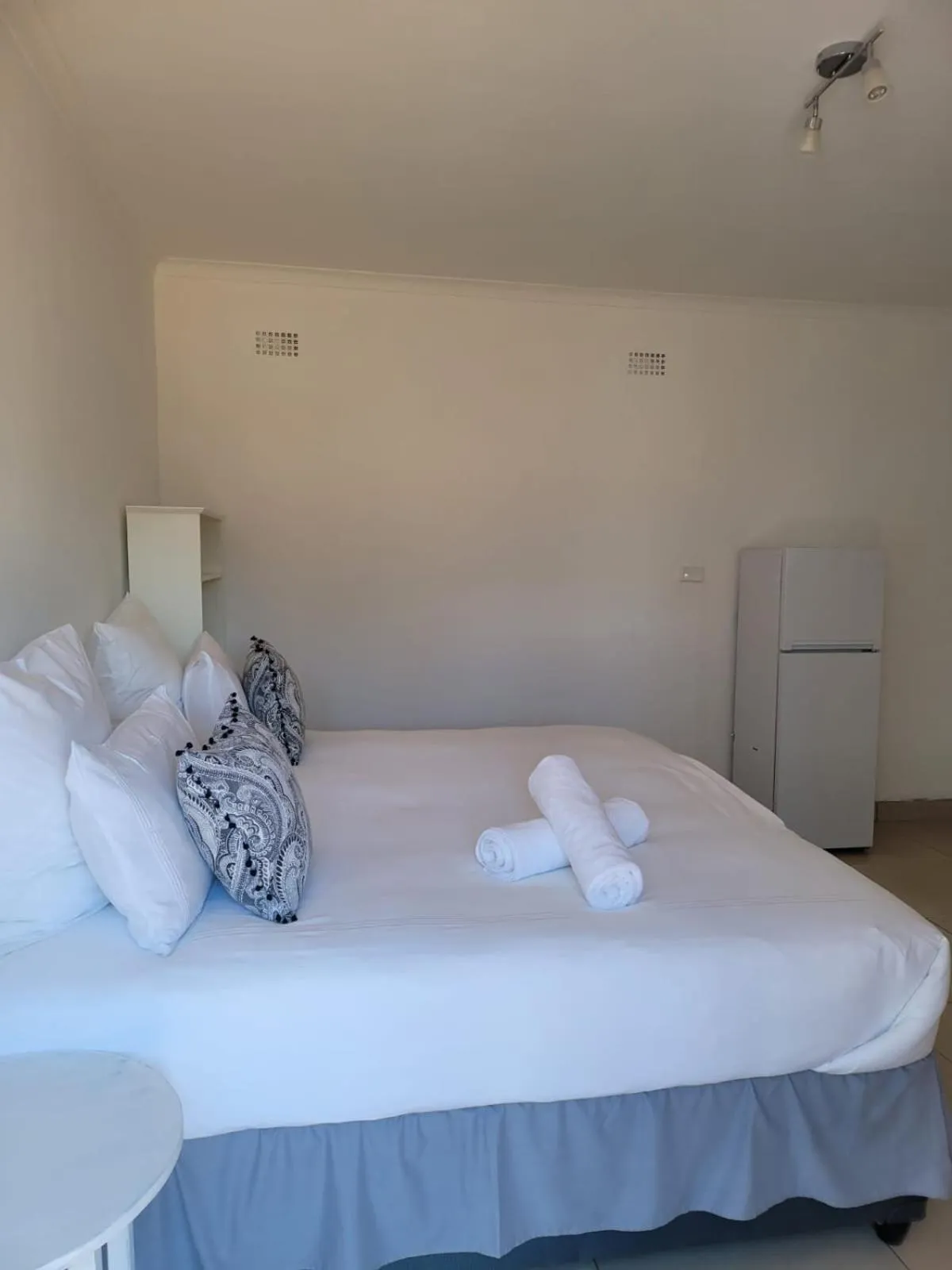 Bed in Heroes Garden Lodge