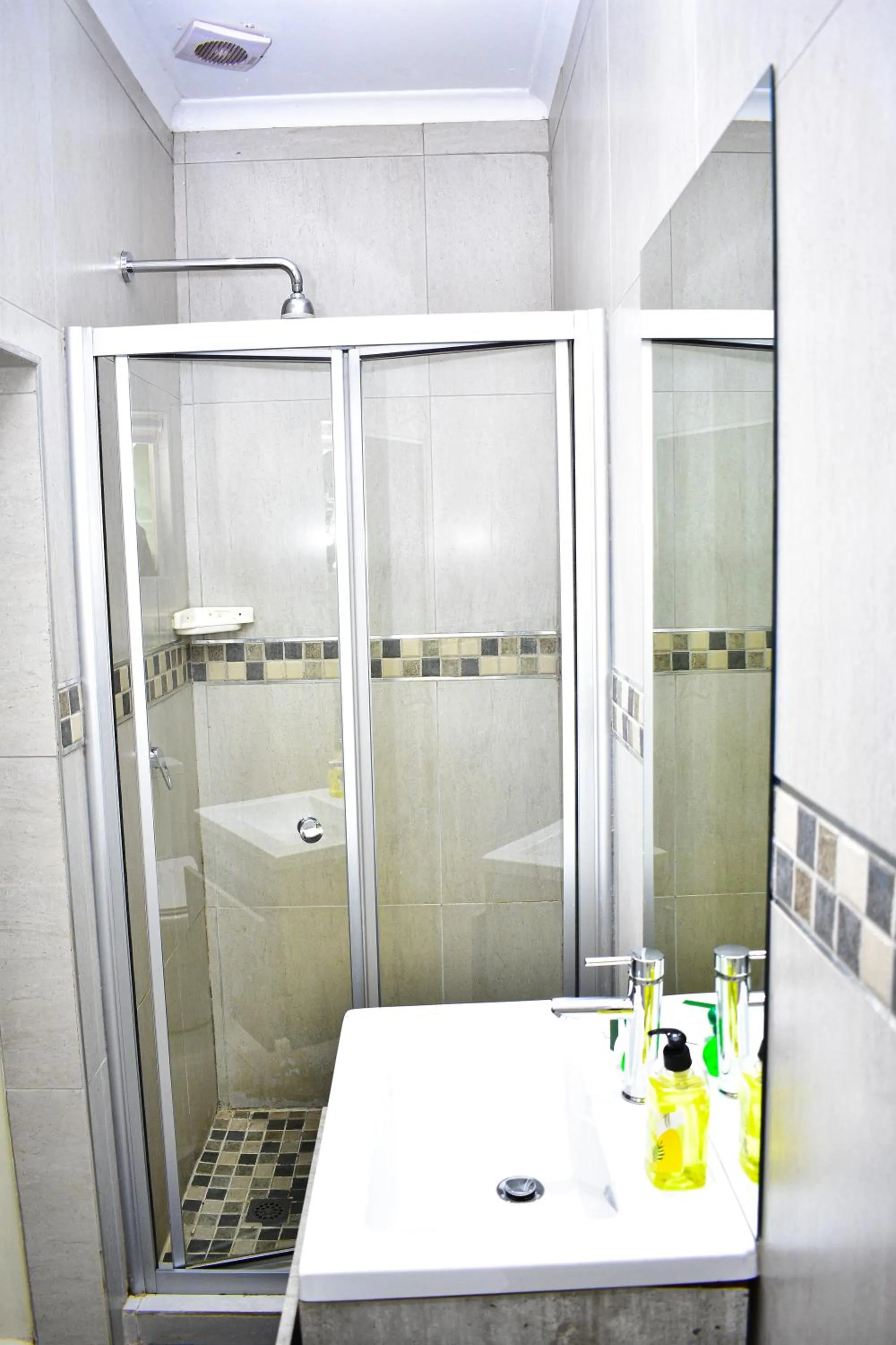 Shower in Heroes Garden Lodge