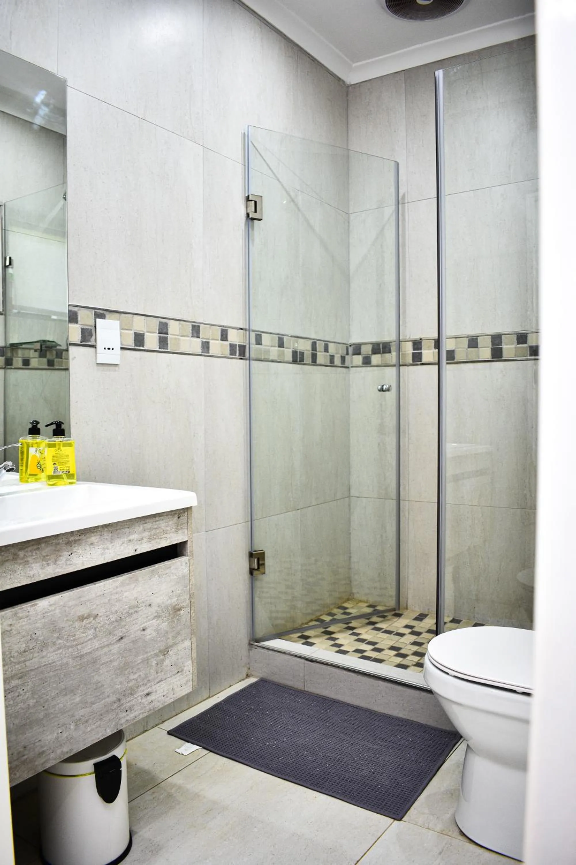 Shower in Heroes Garden Lodge