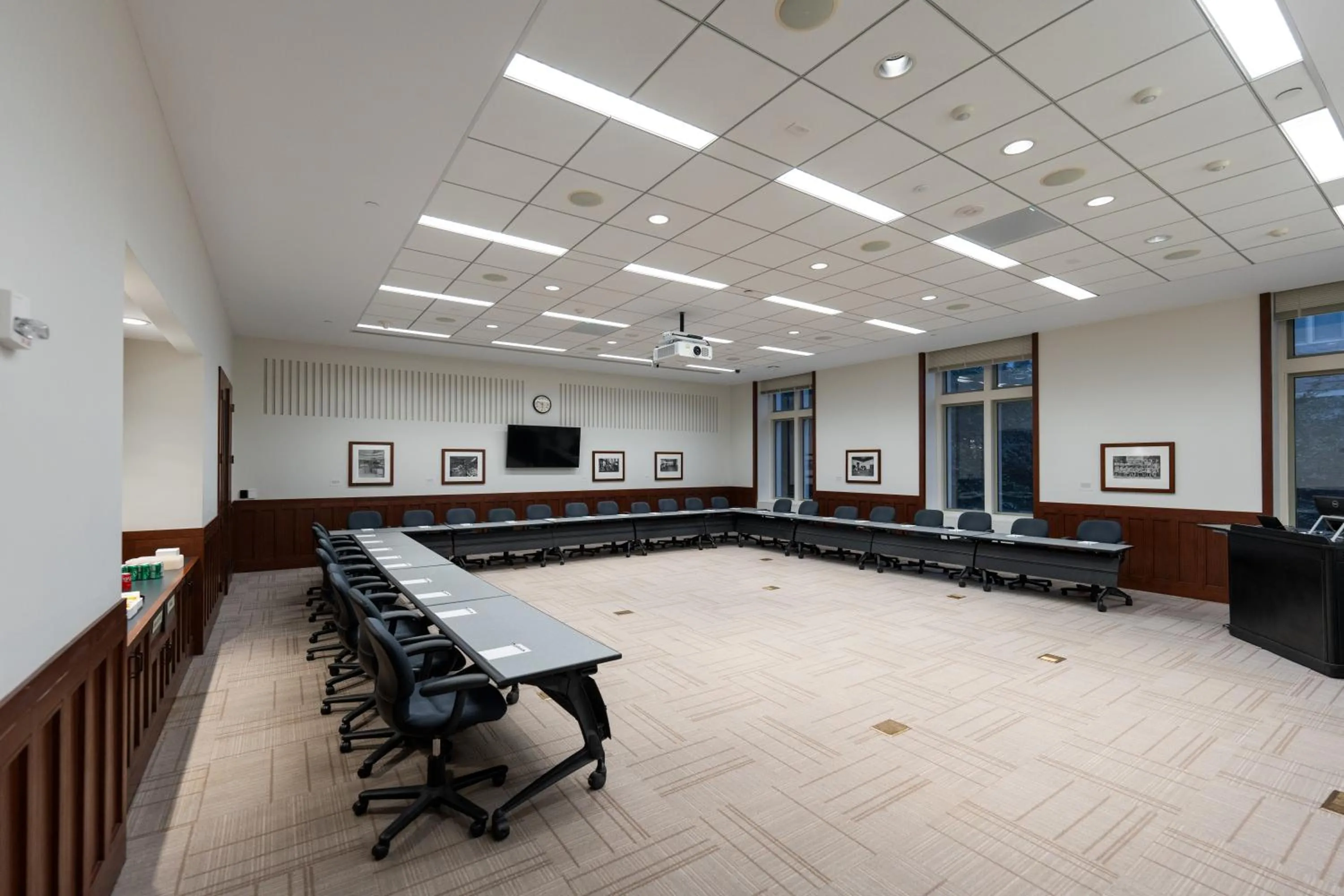 Meeting/conference room in The Knight Center at Washington University
