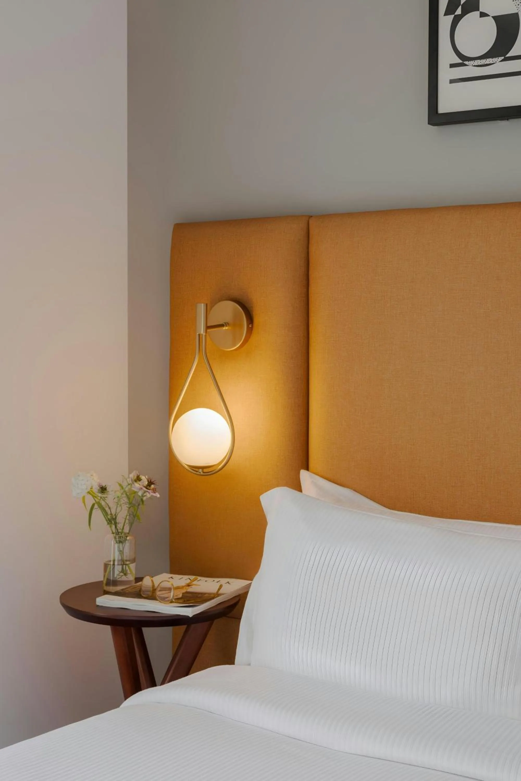 Bedroom, Bed in The Henry Hotel Bayswater, Sonder by Marriott Bonvoy