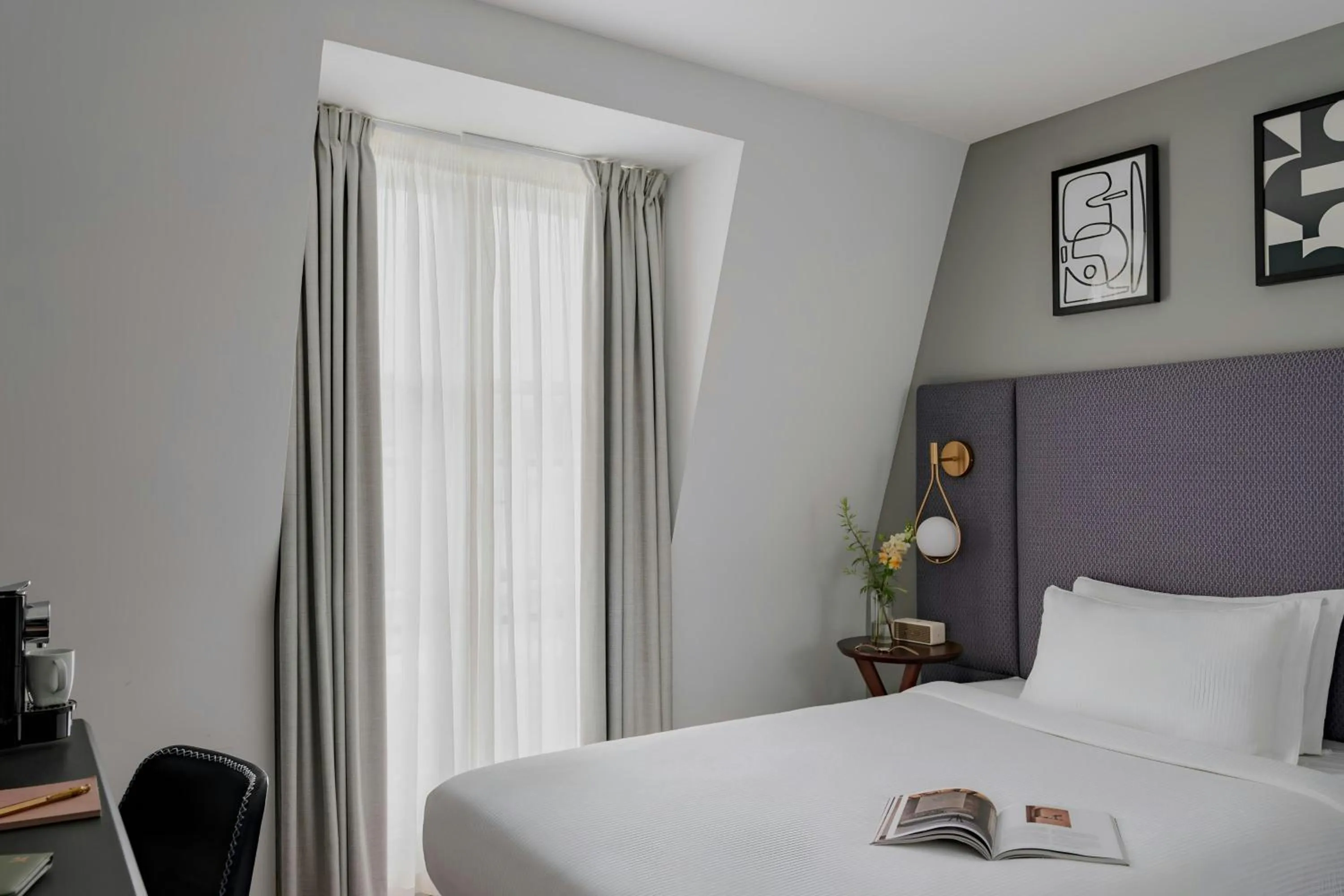 Bedroom, Bed in The Henry Hotel Bayswater, Sonder by Marriott Bonvoy