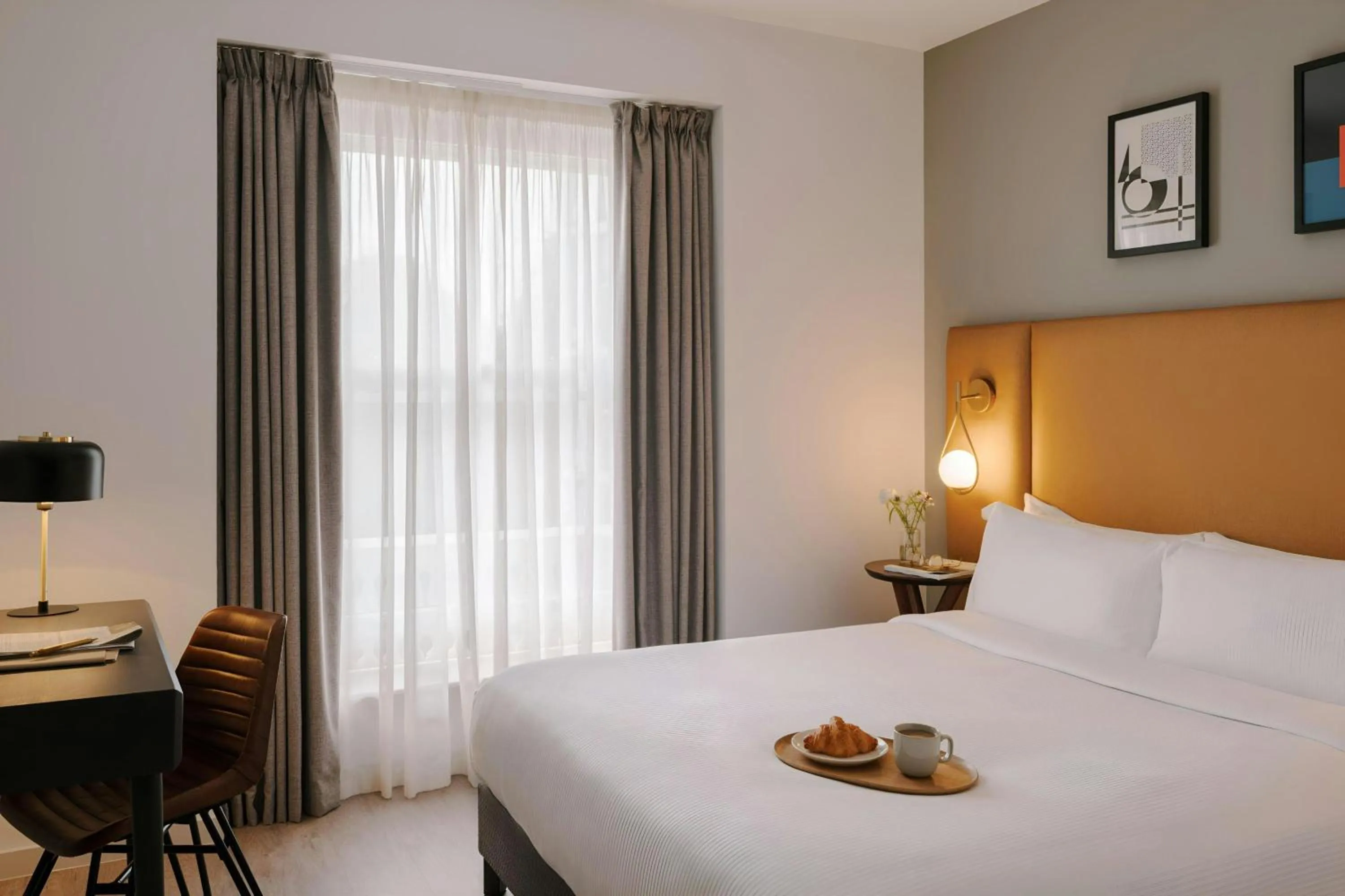 Bedroom, Bed in The Henry Hotel Bayswater, Sonder by Marriott Bonvoy