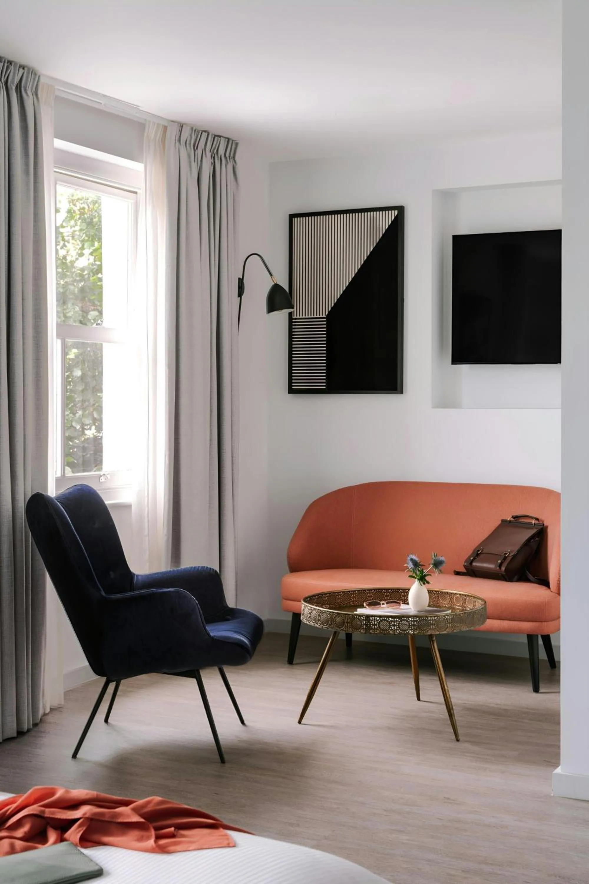 Living room in The Henry Hotel Bayswater, Sonder by Marriott Bonvoy