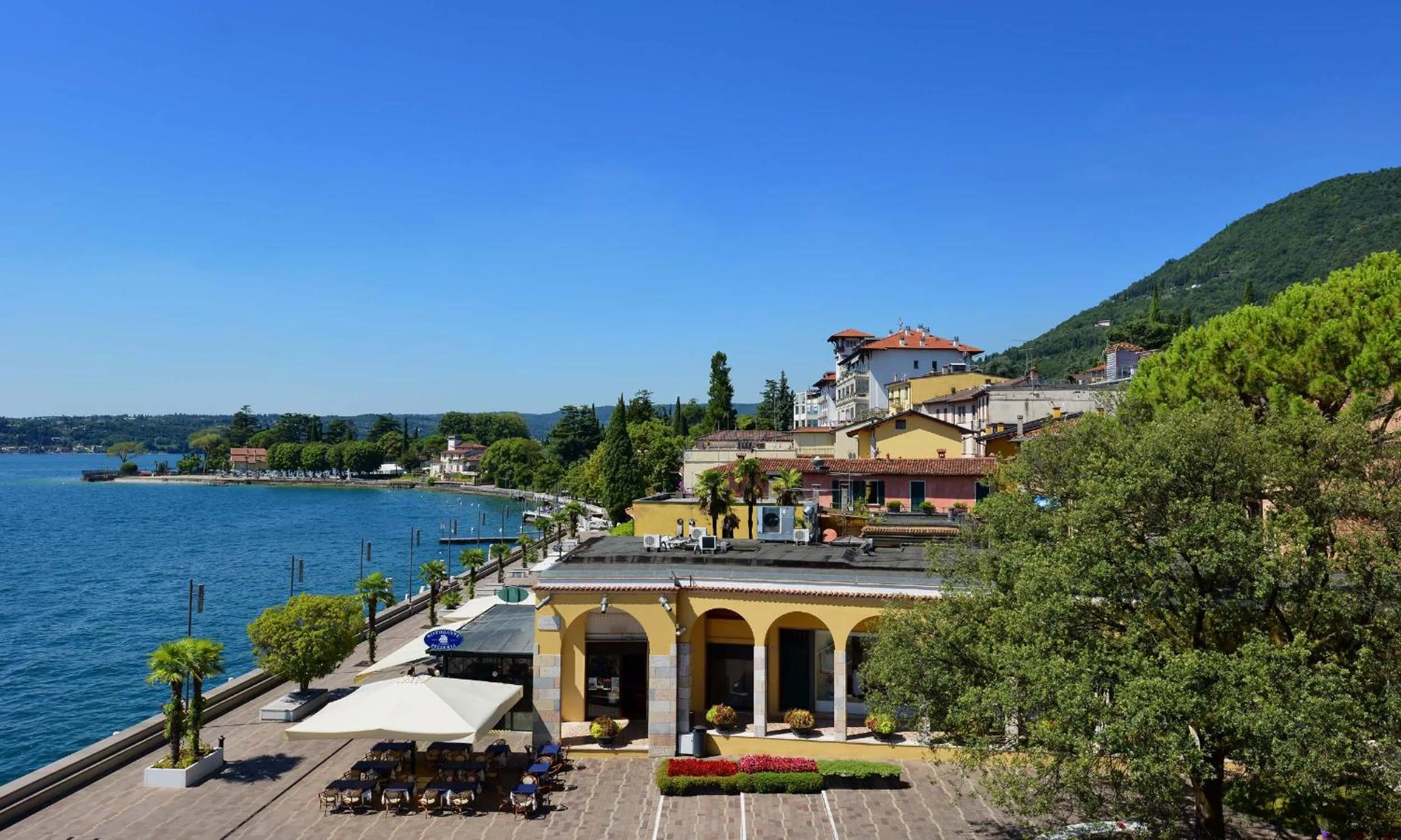 Quiet street view in Hotel Du Lac Gardone Riviera