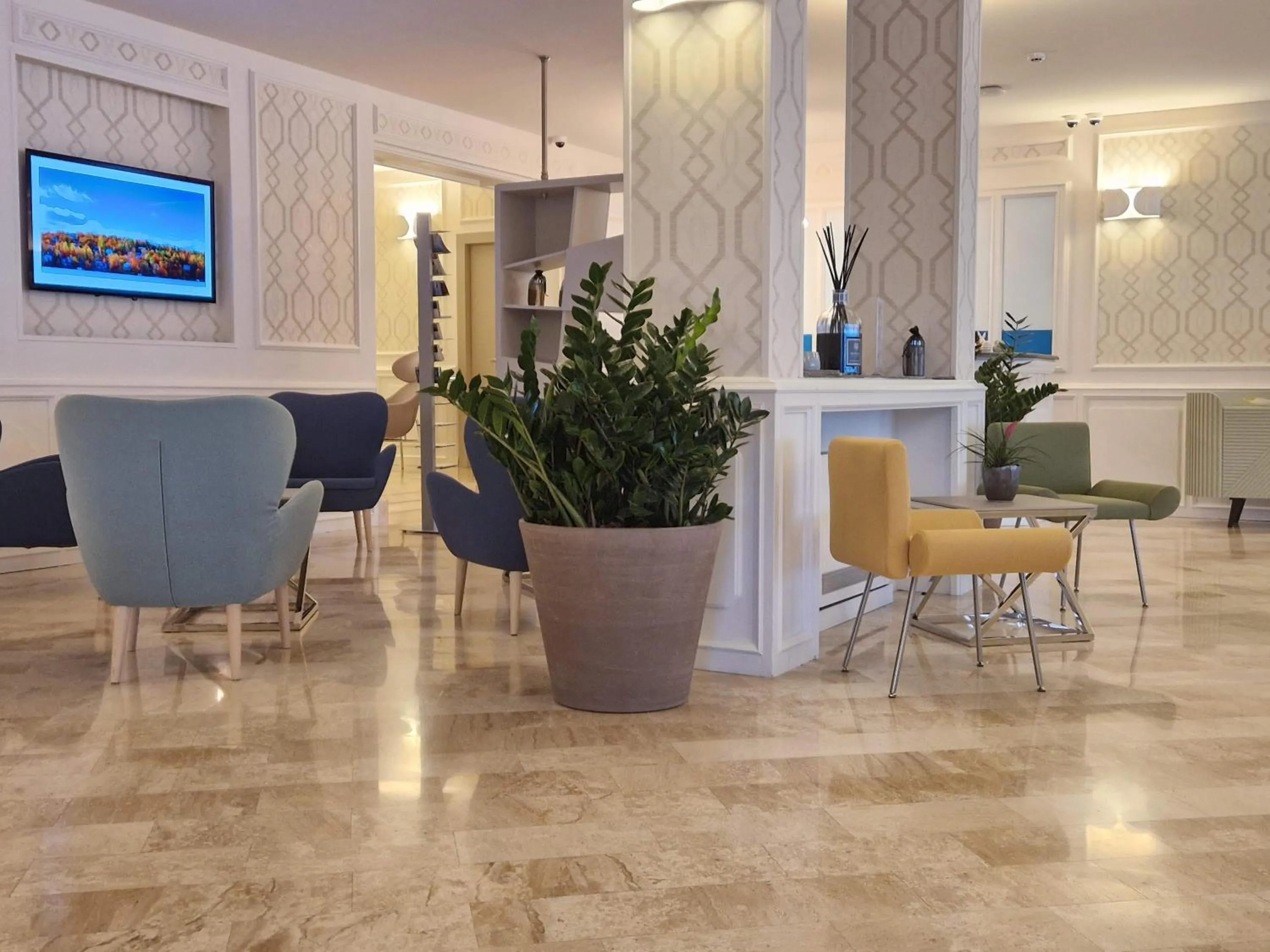 Lobby or reception in Hotel Du Lac Gardone Riviera