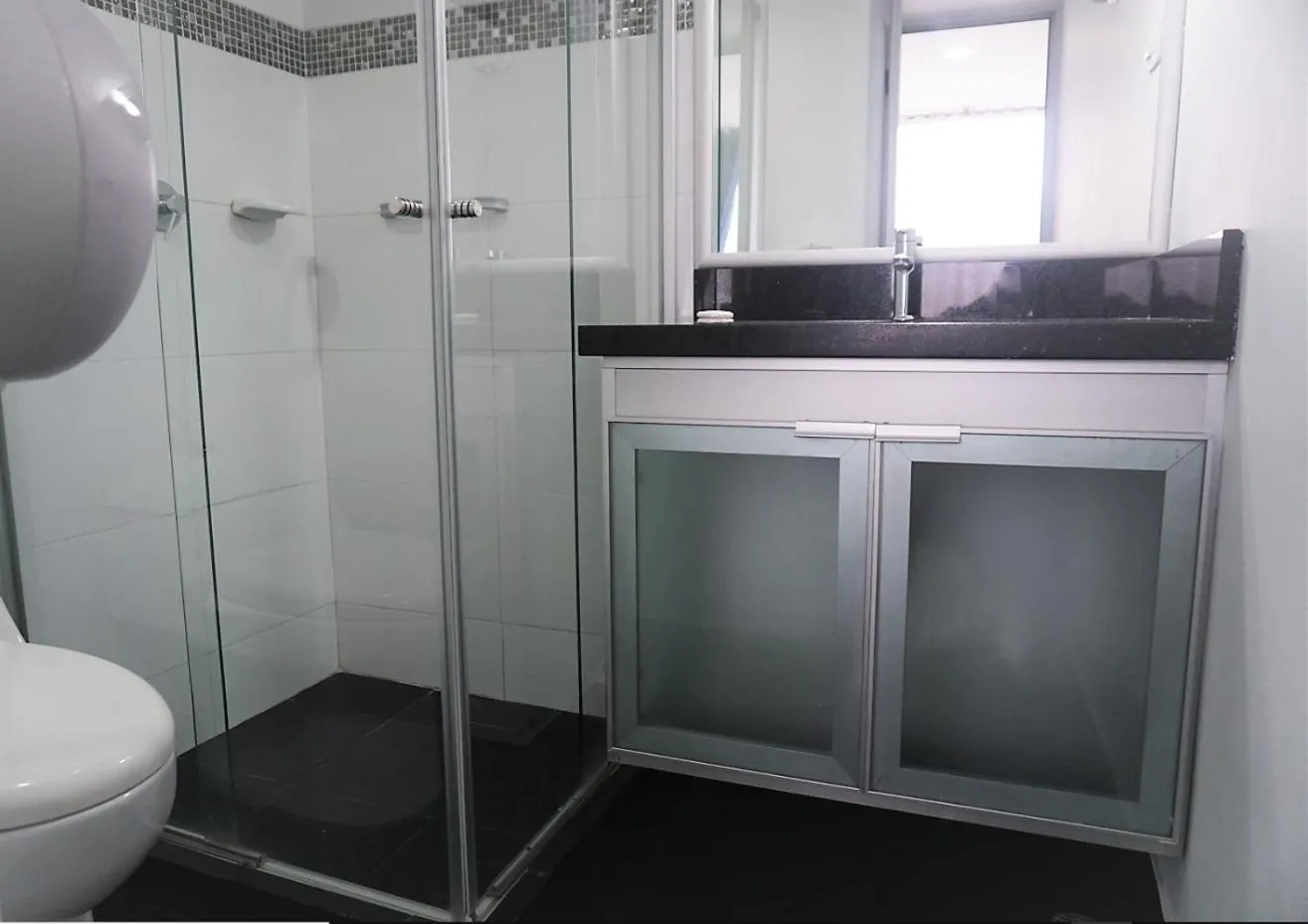 Bathroom in Hotel CGH Bogota Airport