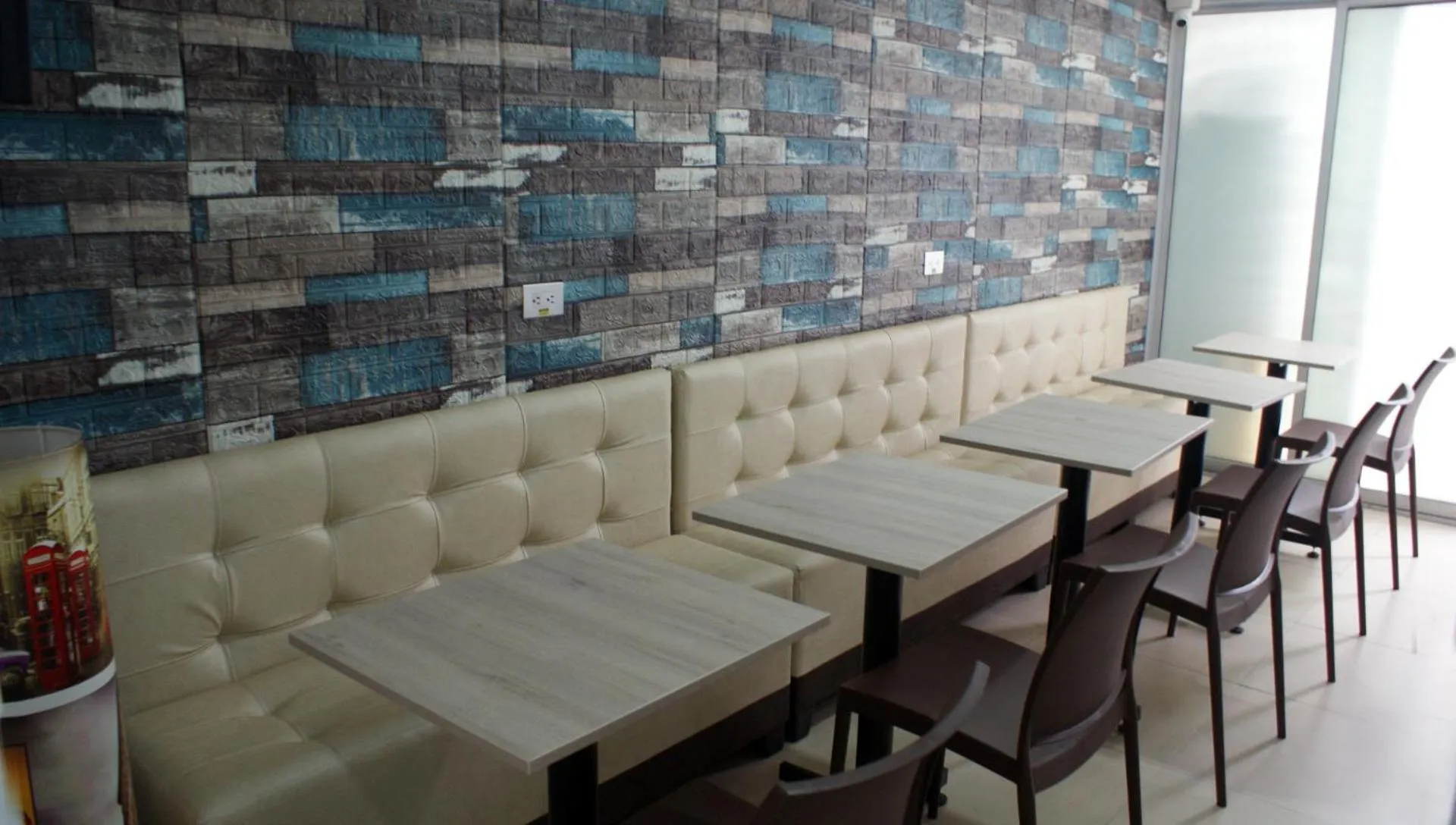 Dining area in Hotel CGH Bogota Airport