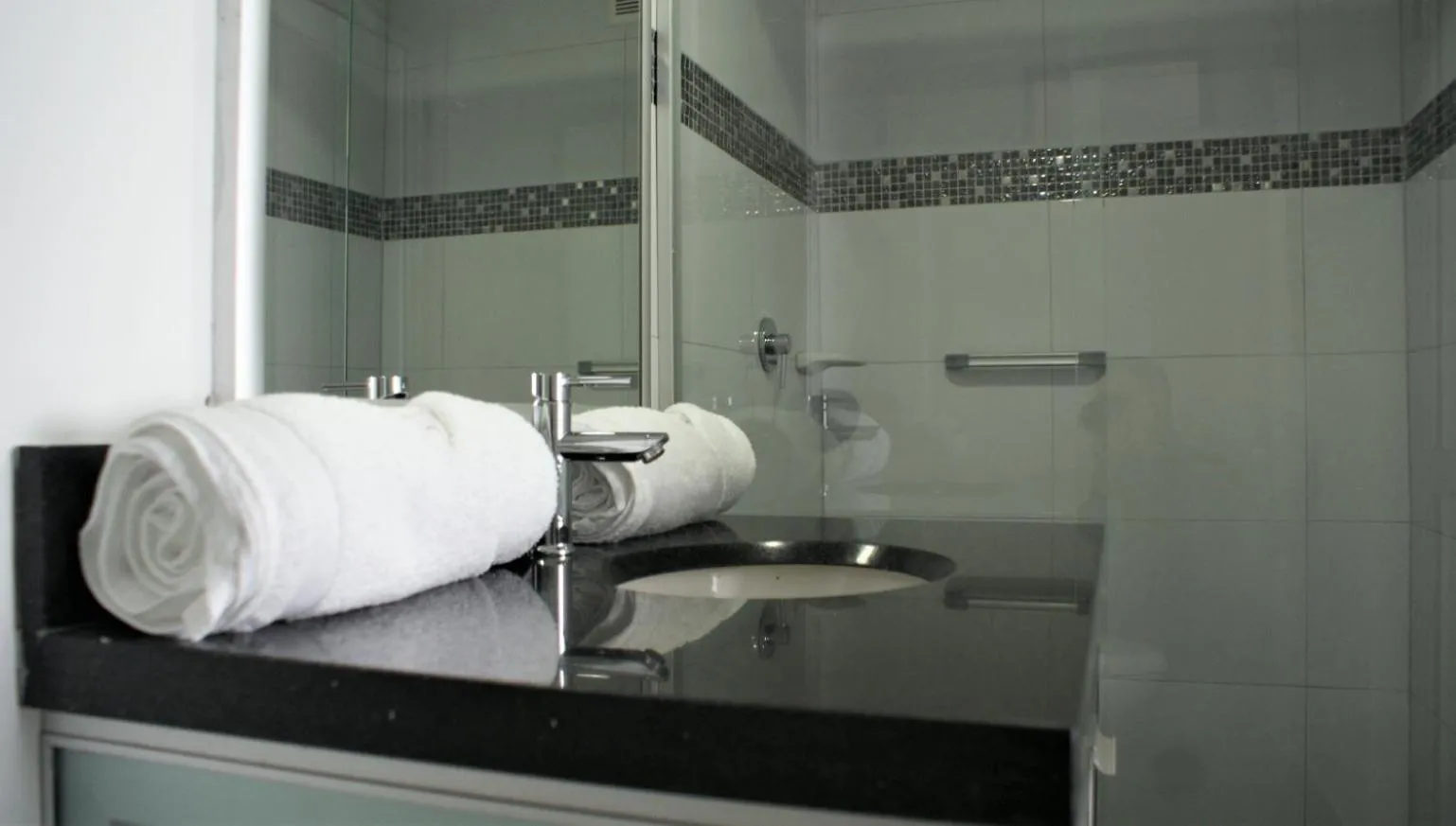 Bathroom in Hotel CGH Bogota Airport