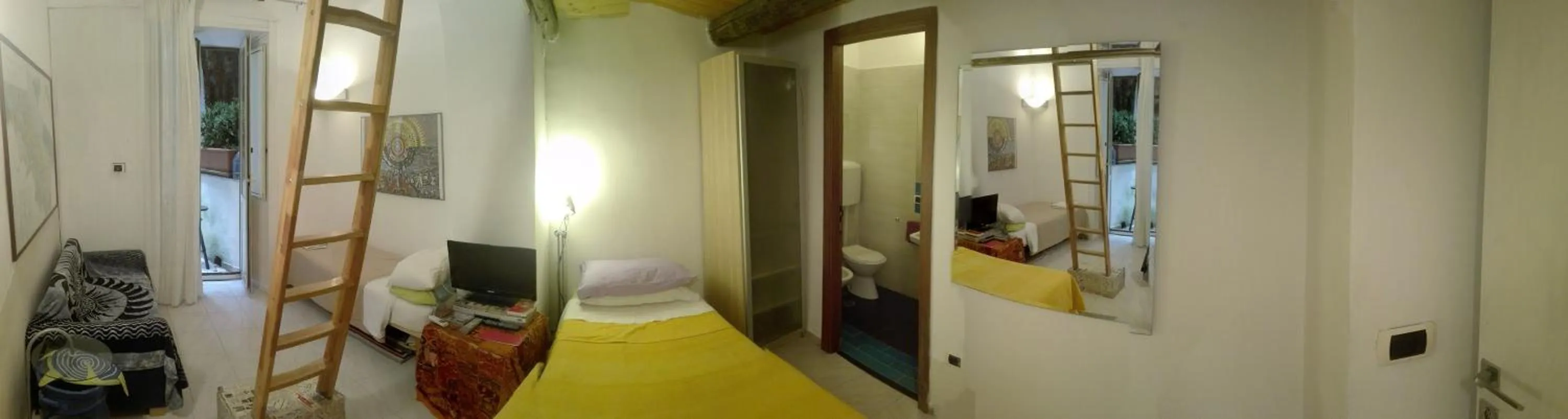 Photo of the whole room in Buonanotte & Buongiorno Guesthouse