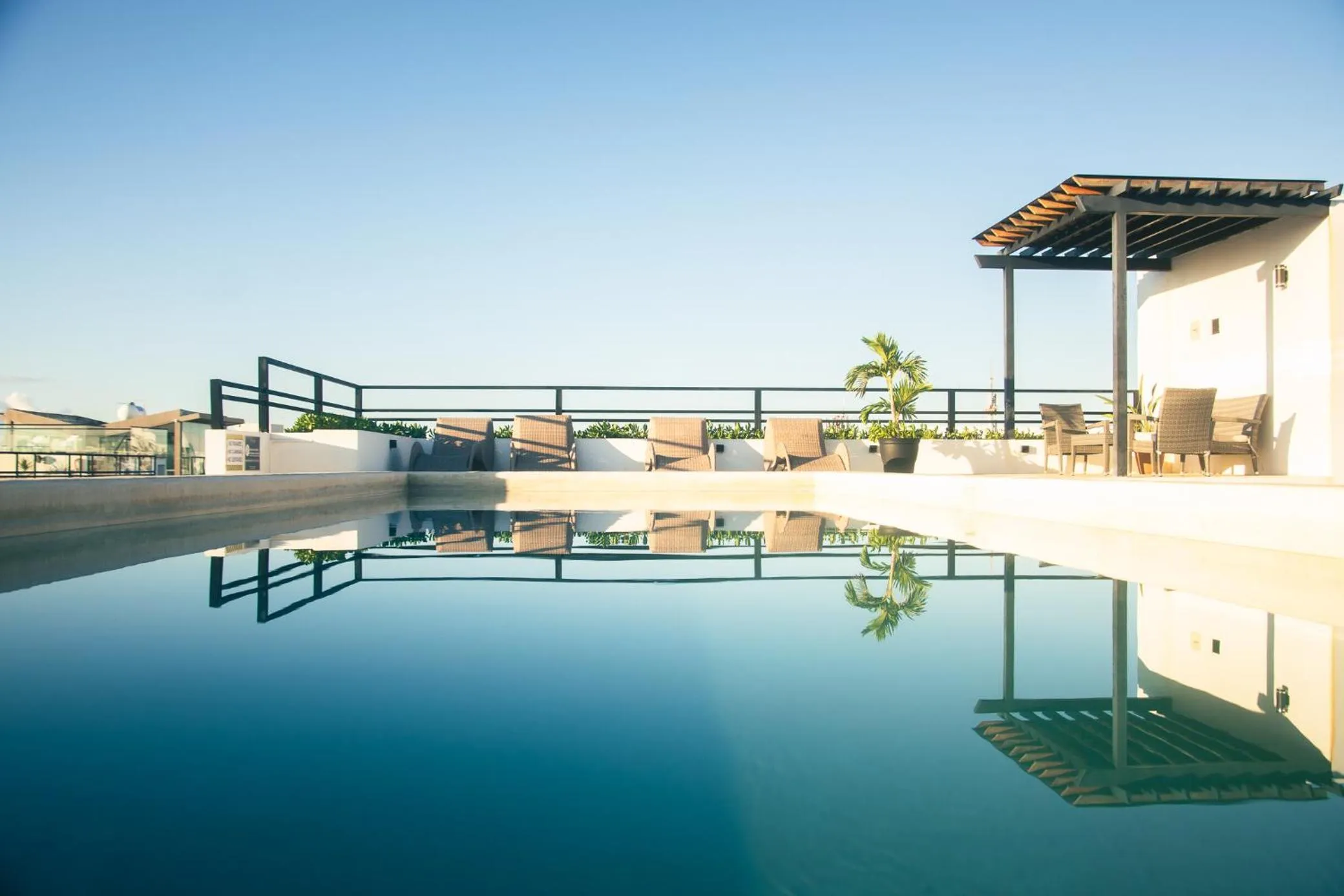 Swimming pool in Torre Diez by Grupo Amber