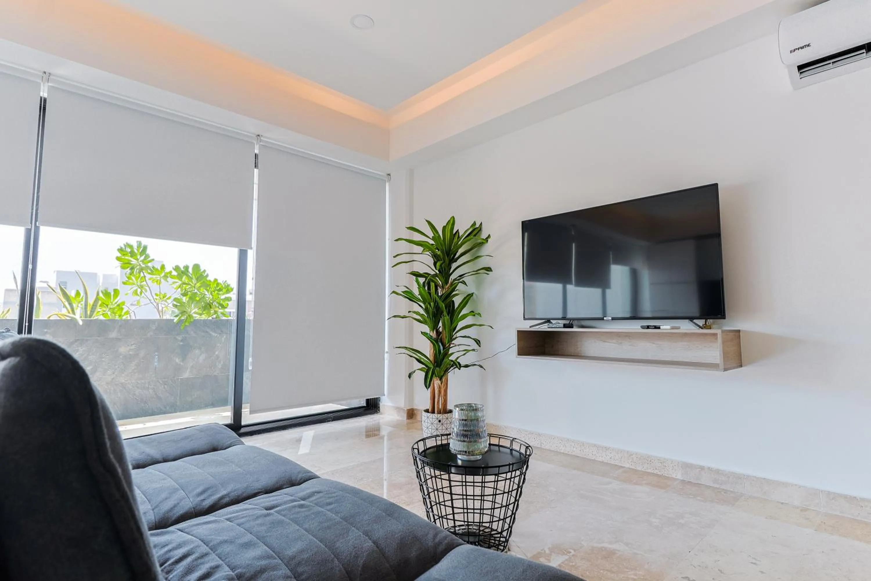 TV and multimedia in Torre Diez by Grupo Amber