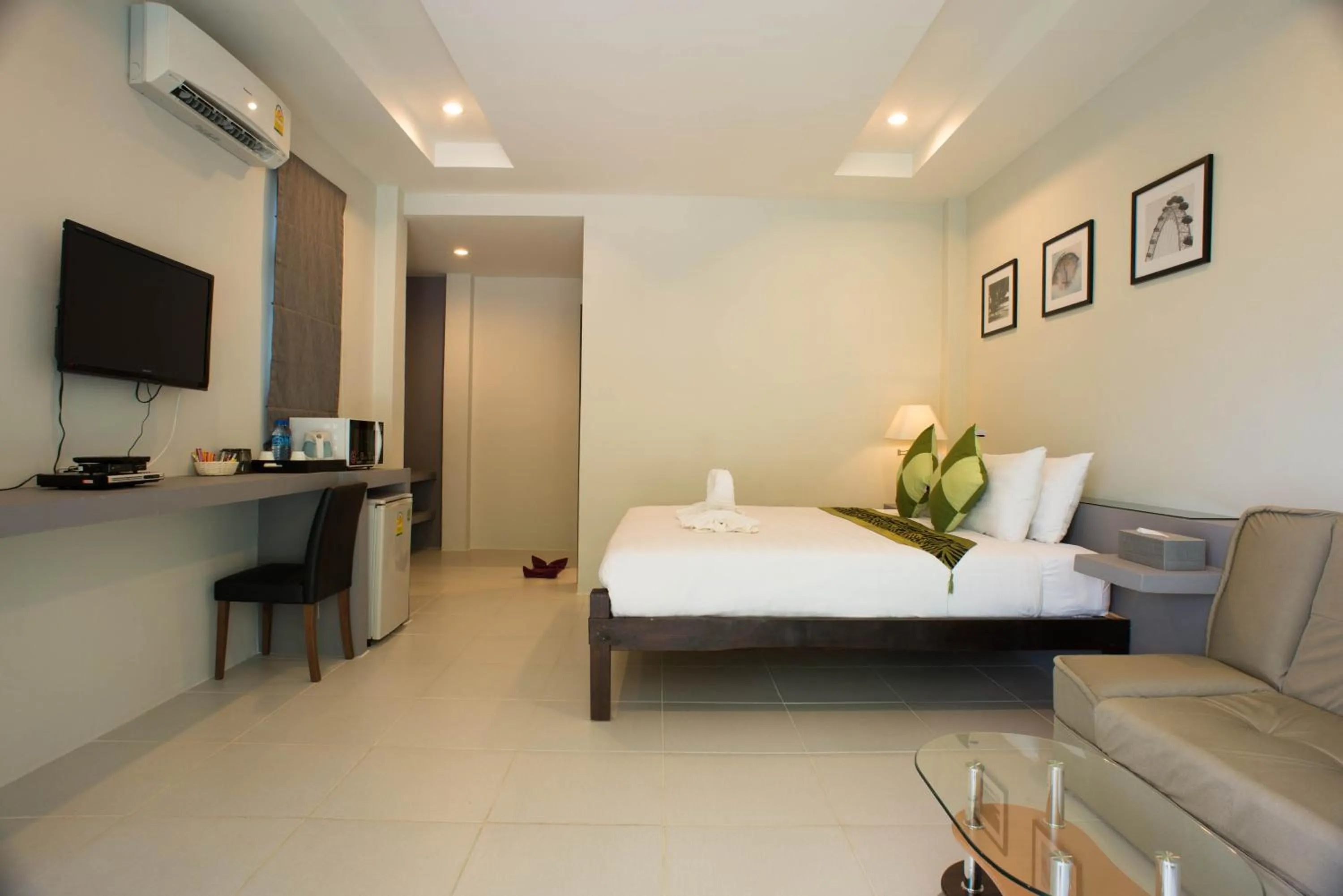 Photo of the whole room, Bed in Sun Moon Star Resort Koh Phangan