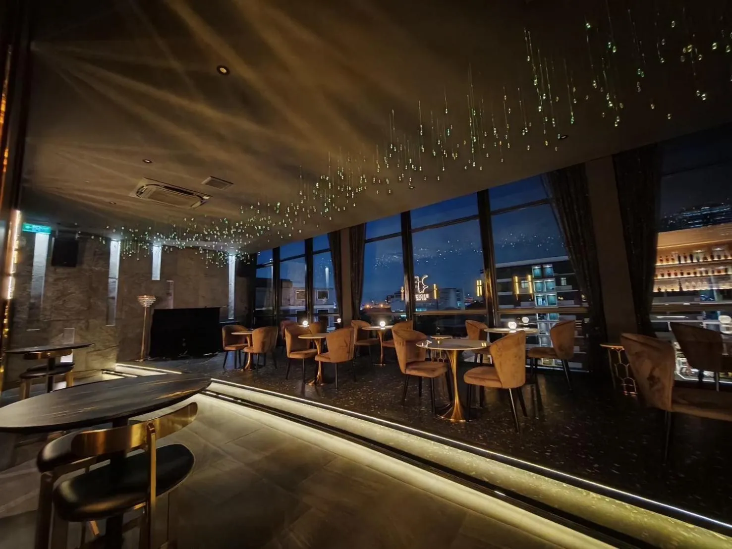 Restaurant/places to eat in ORION Hotel & Residence Bangna