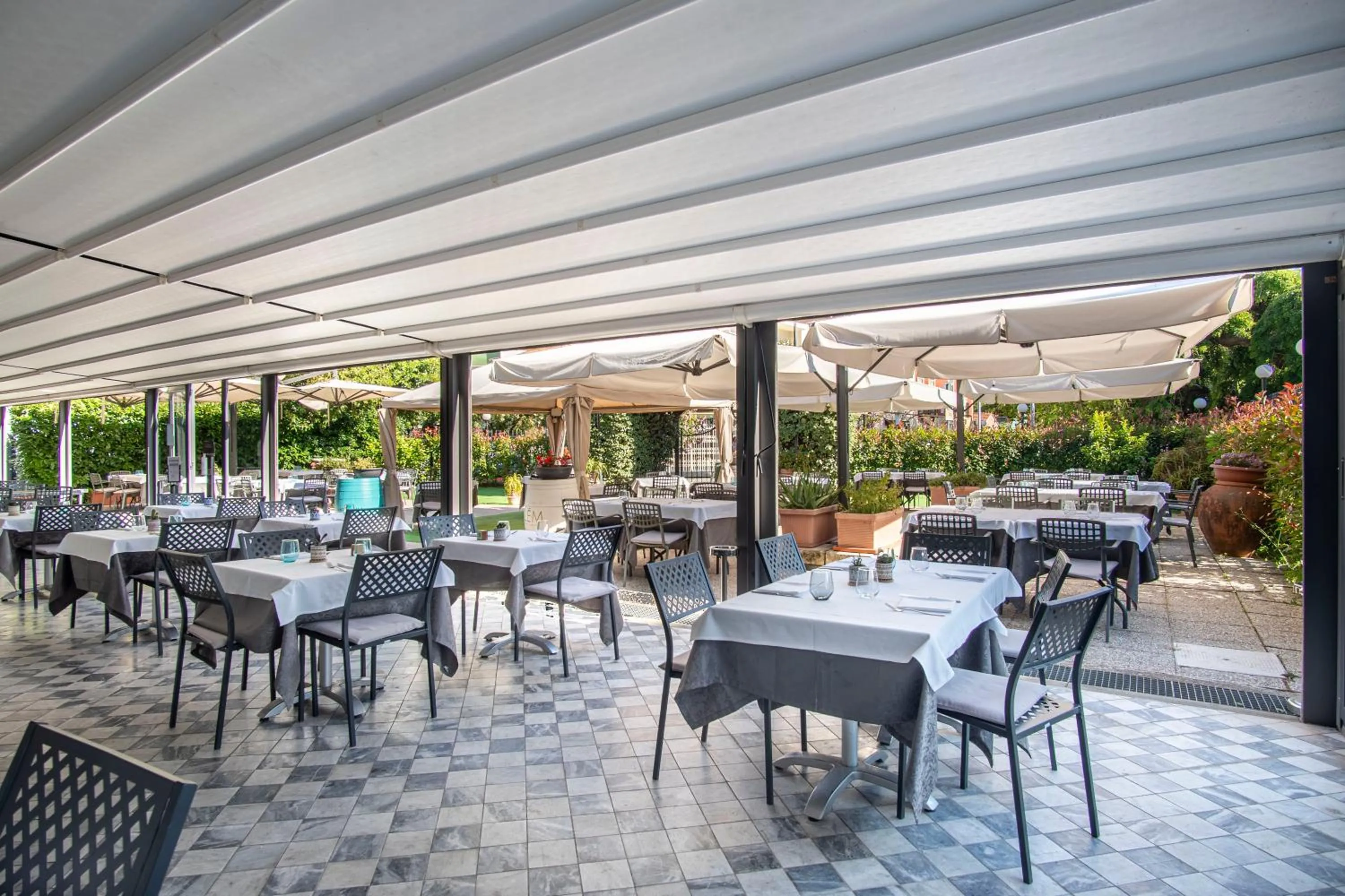 Restaurant/places to eat in Grande Albergo