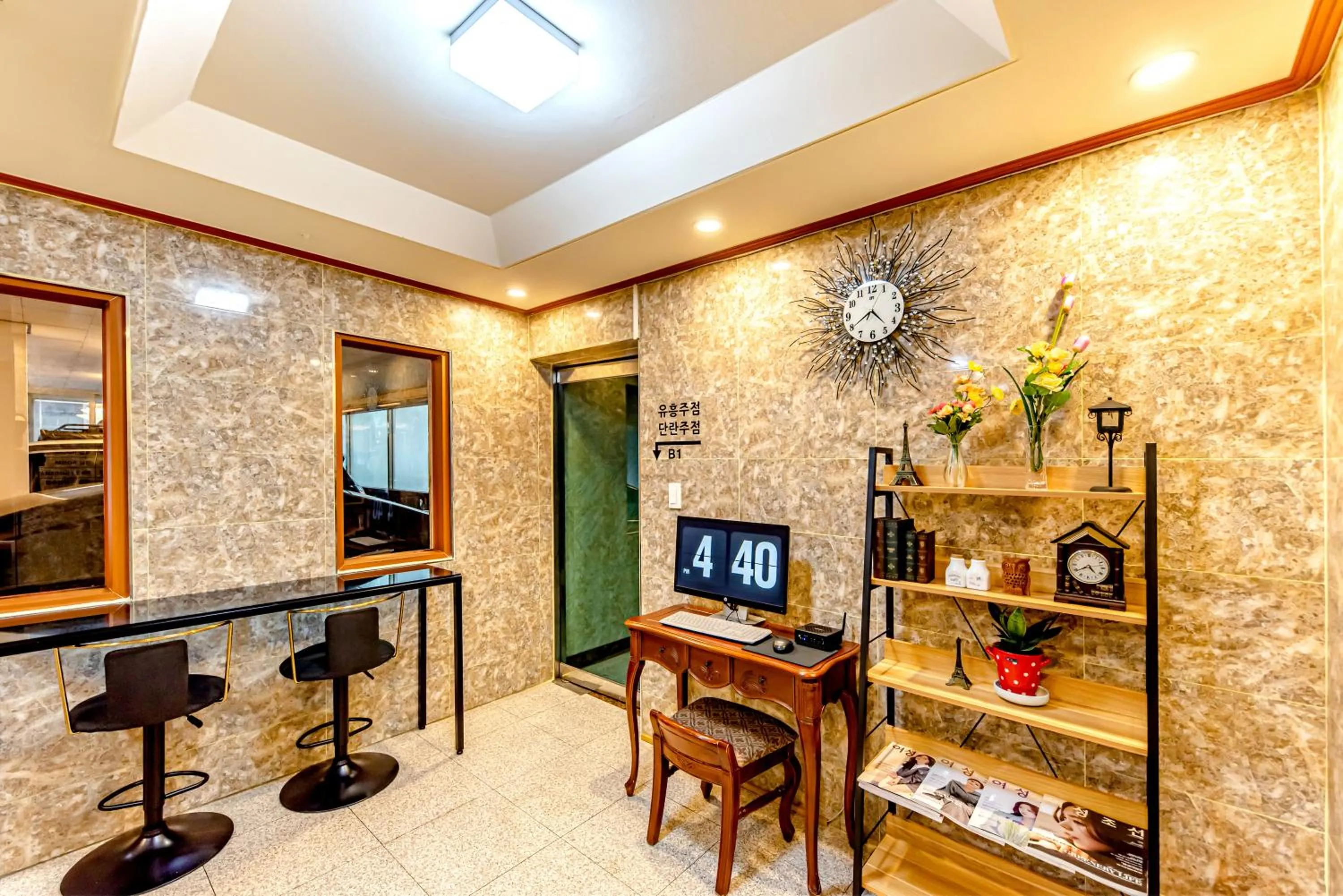 Communal lounge/ TV room in Charlie Hotel Jeju