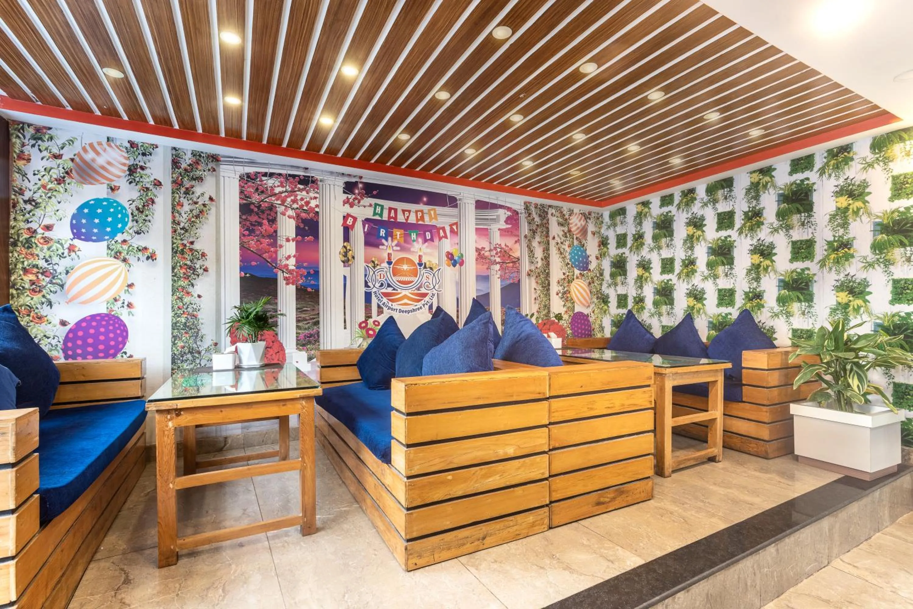 Restaurant/places to eat in Hotel Airport Deepshree