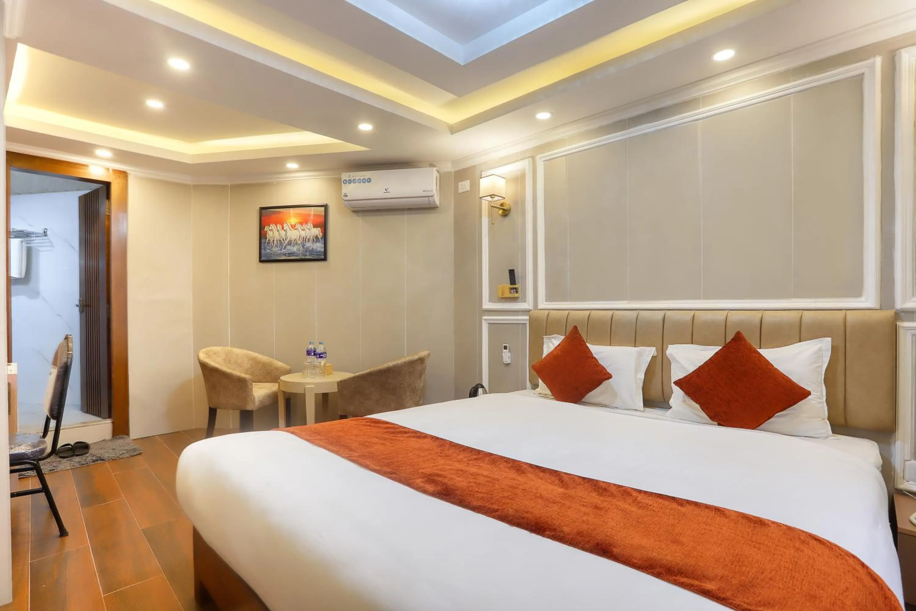 Bedroom, Bed in Hotel Airport Deepshree