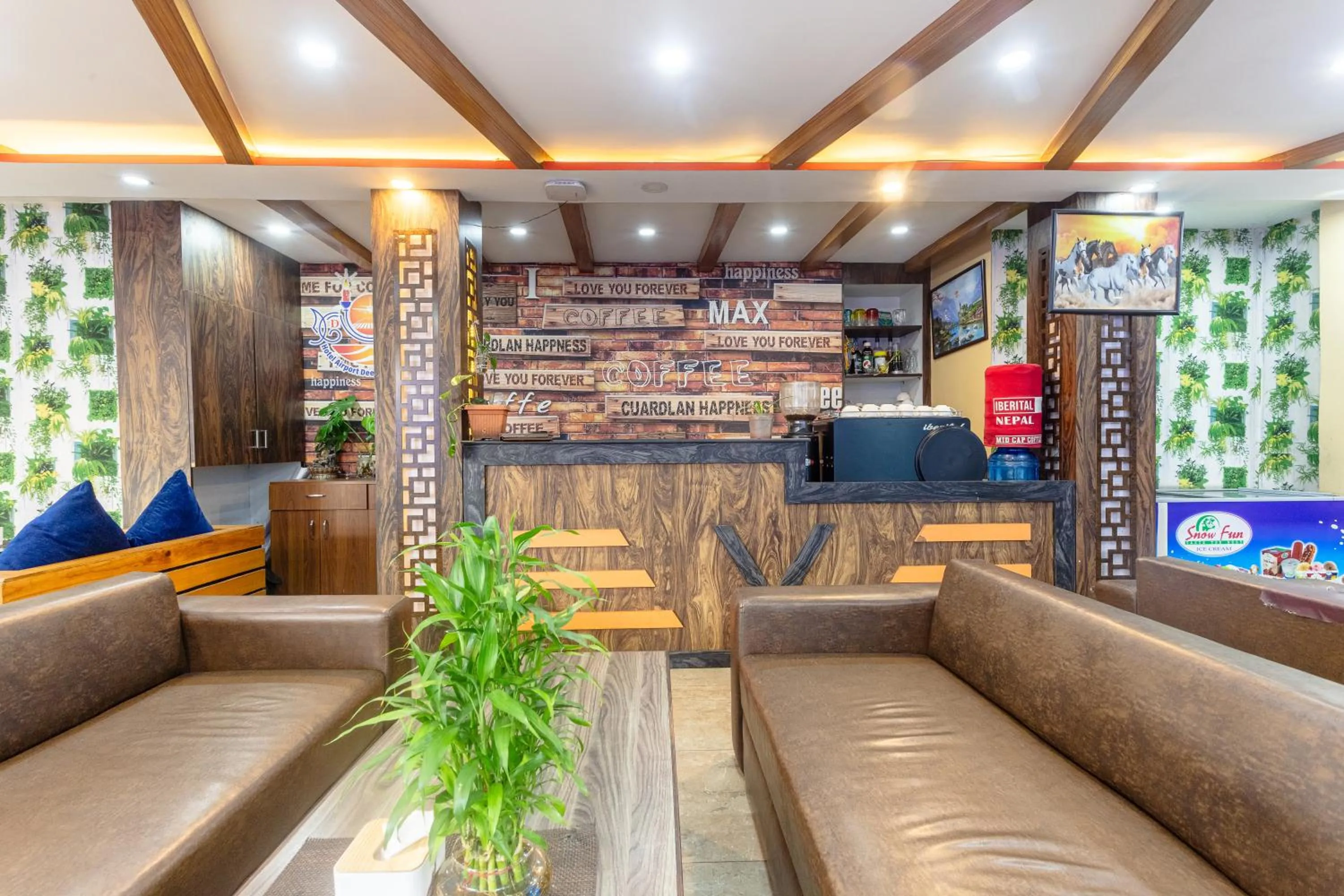 Lounge or bar in Hotel Airport Deepshree