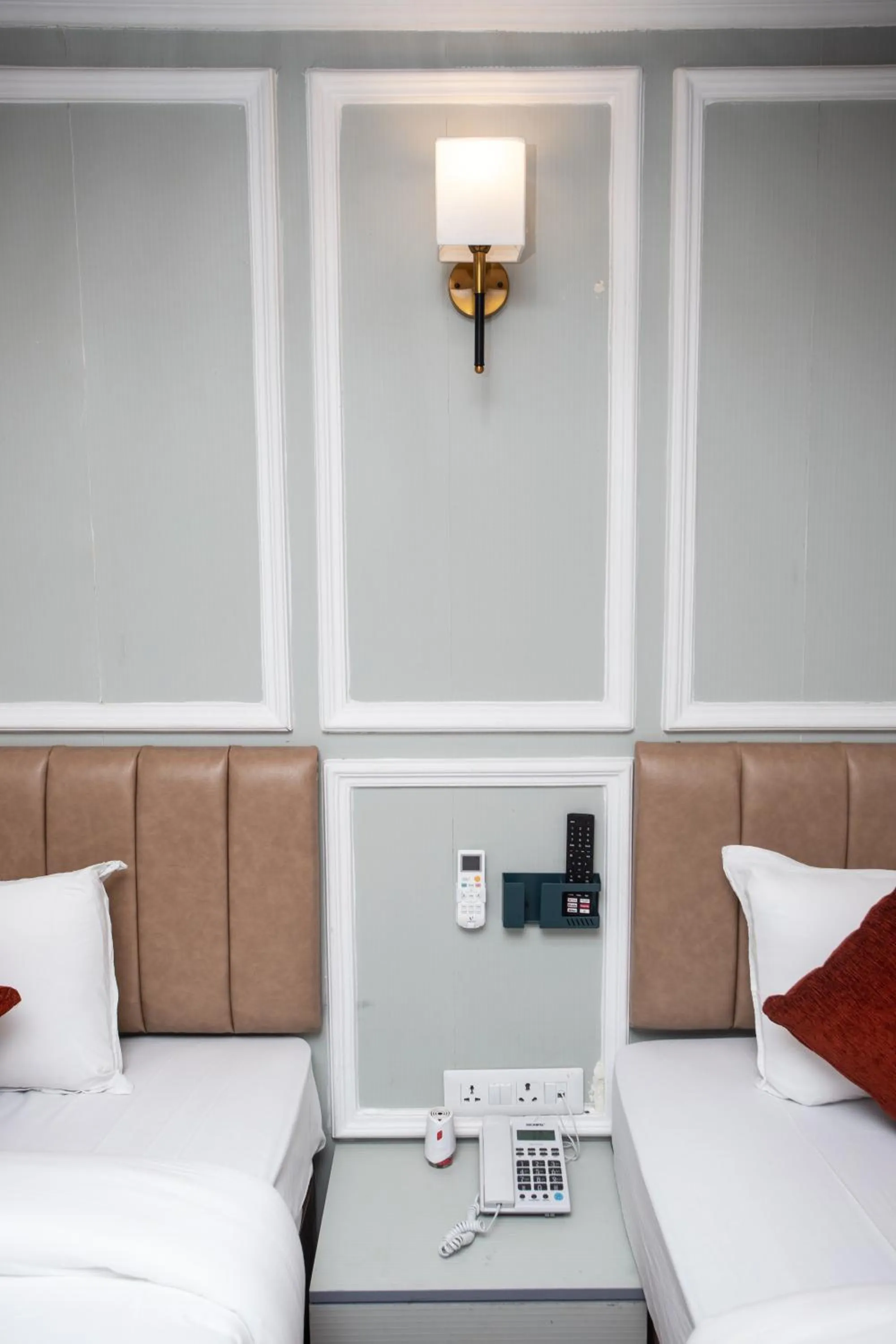 Bedroom, Bed in Hotel Airport Deepshree