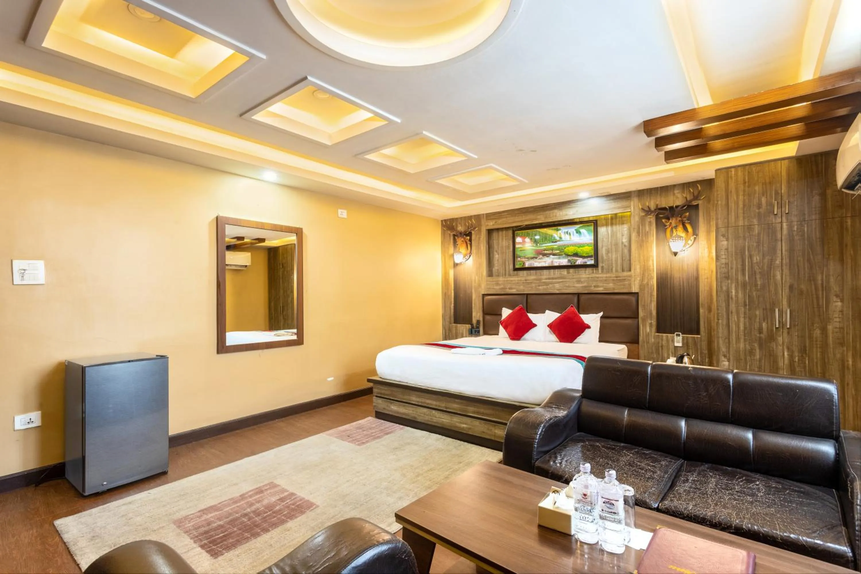 Bedroom, Bed in Hotel Airport Deepshree