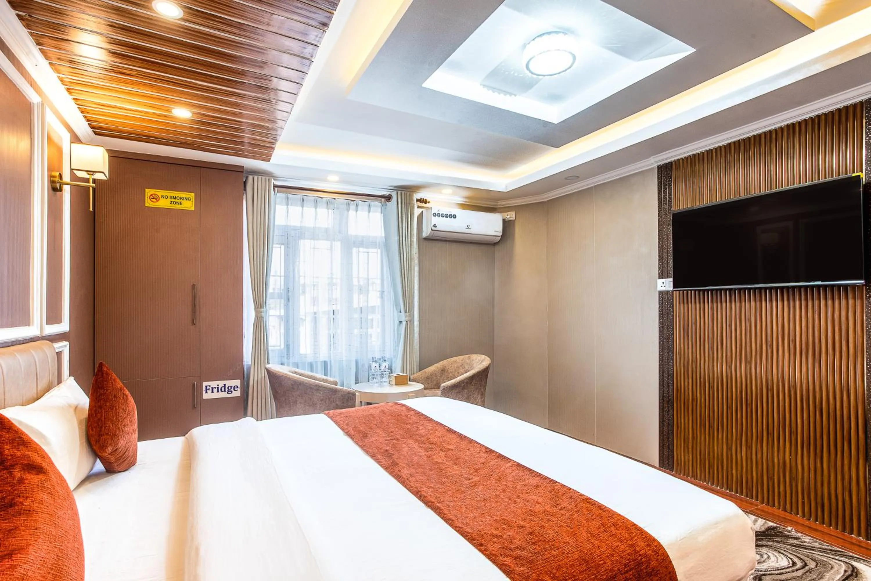 Bedroom, Bed in Hotel Airport Deepshree