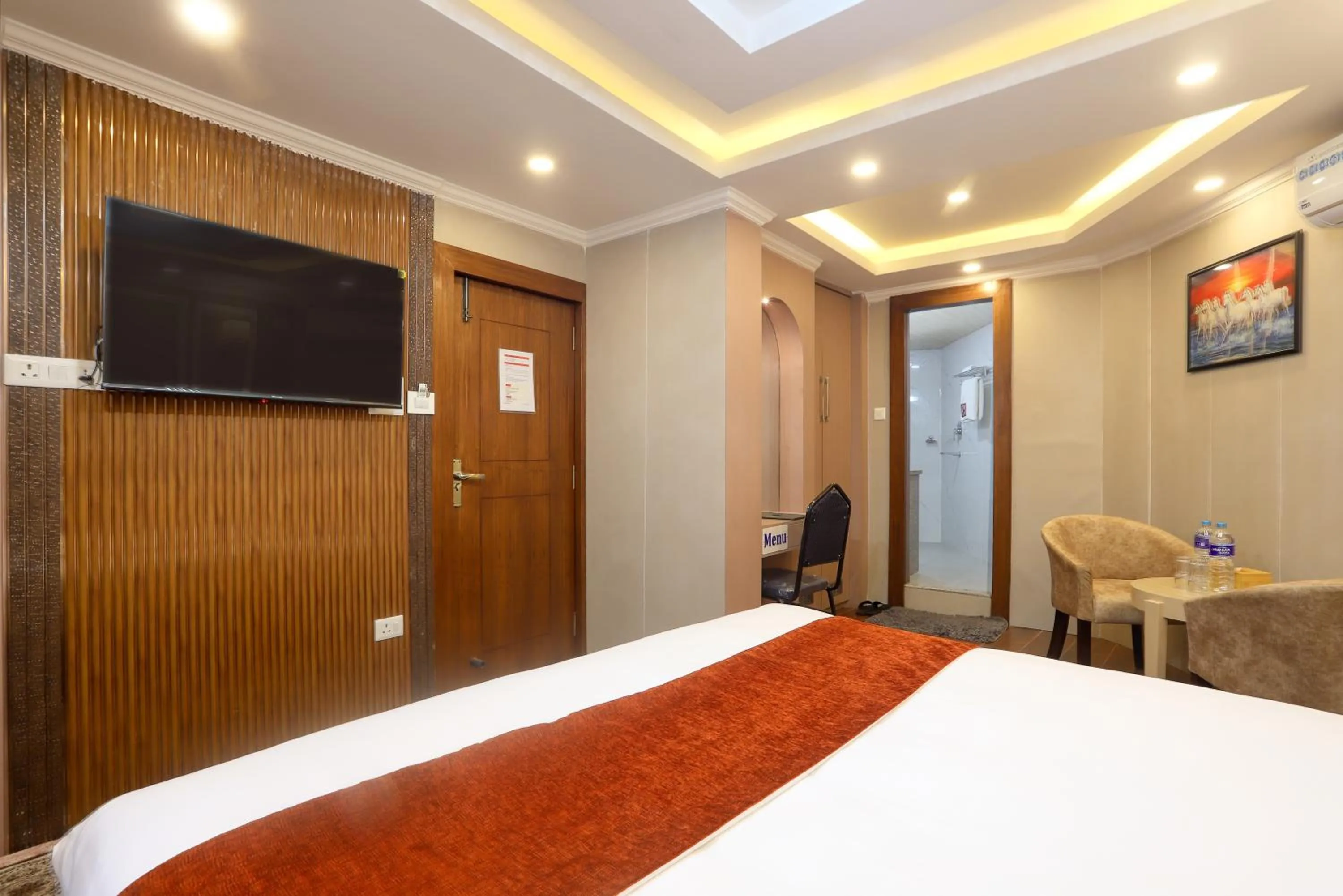 Bedroom, Bed in Hotel Airport Deepshree