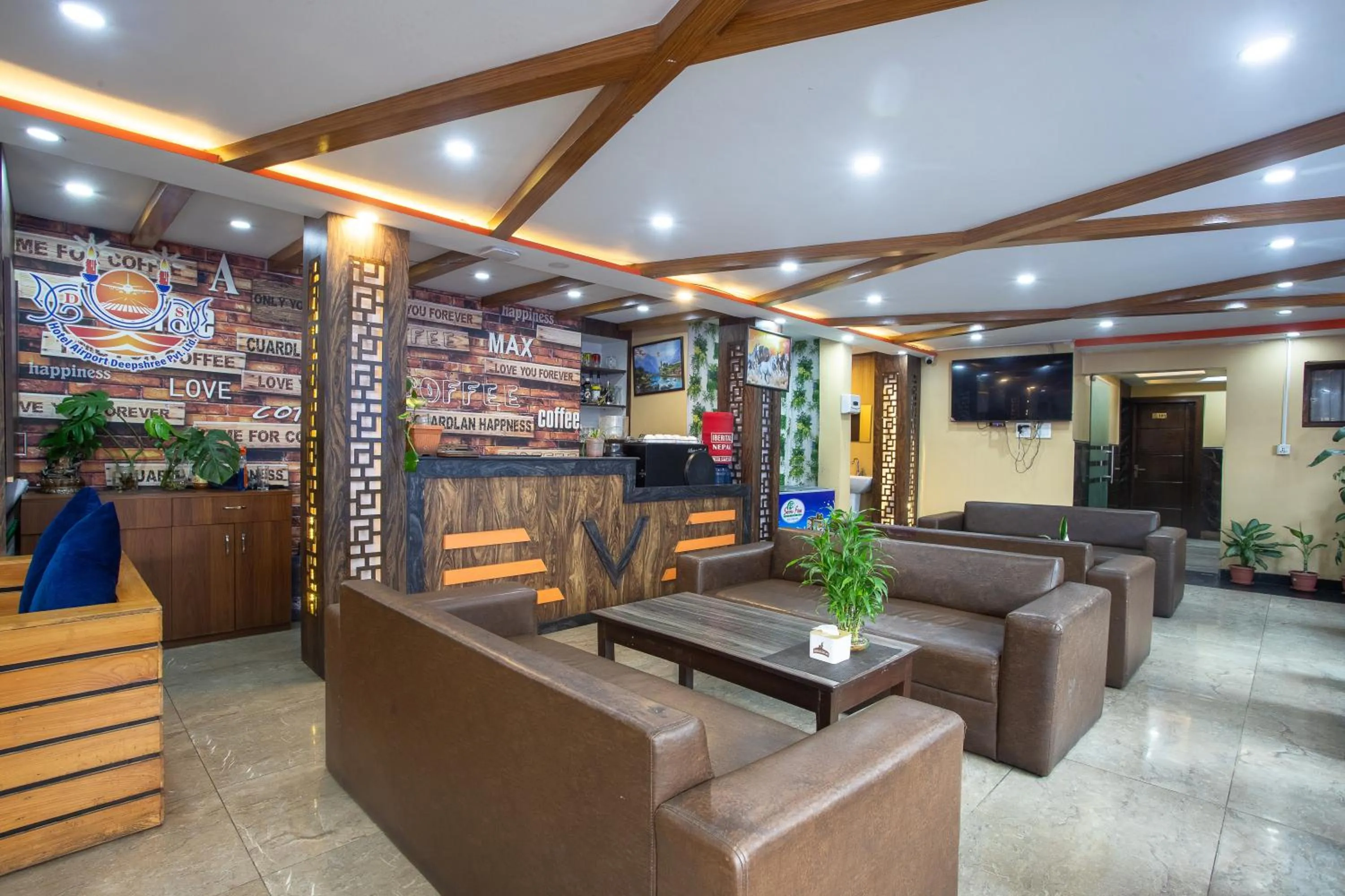 Restaurant/places to eat in Hotel Airport Deepshree