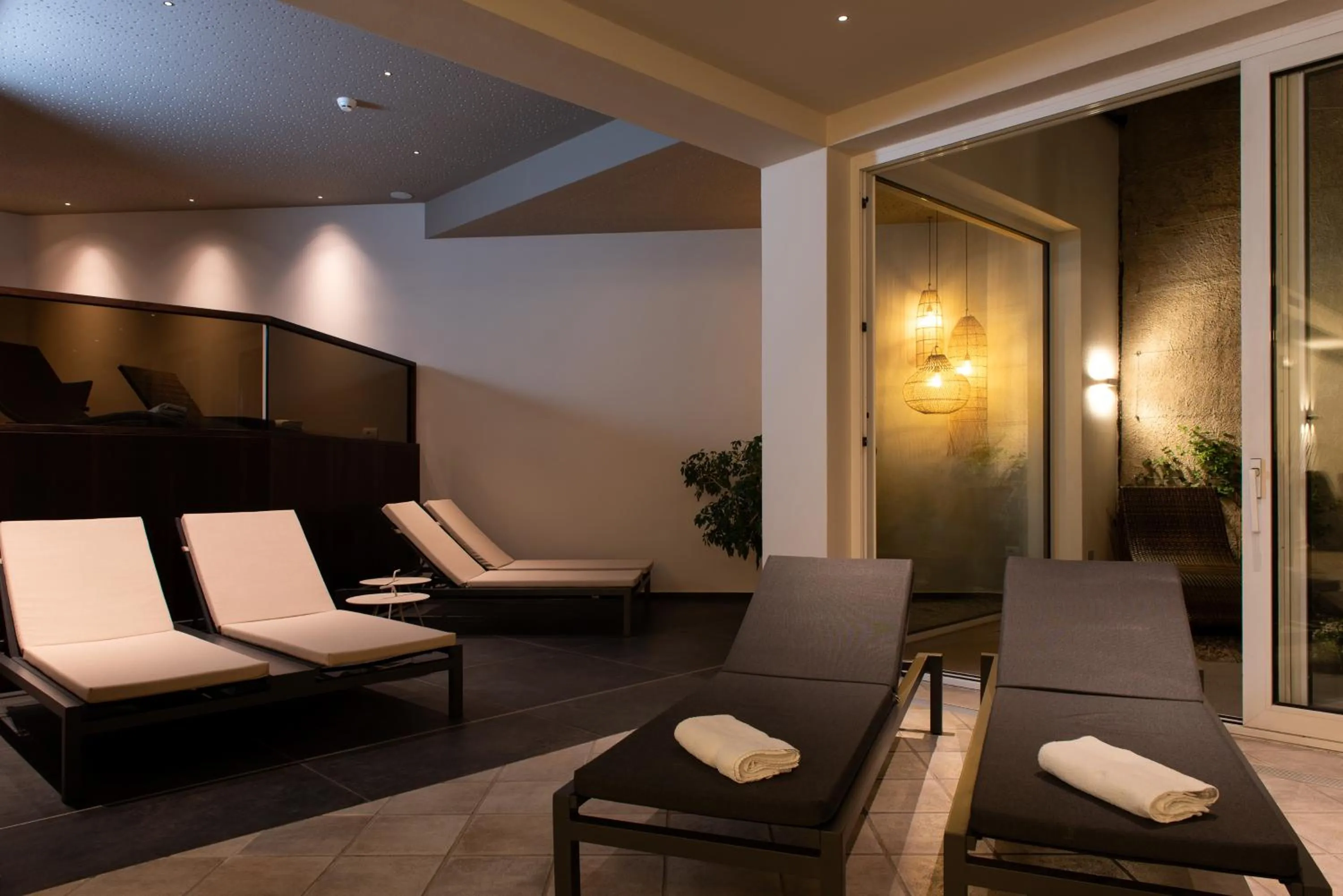 Swimming pool in Hotel Ladurner