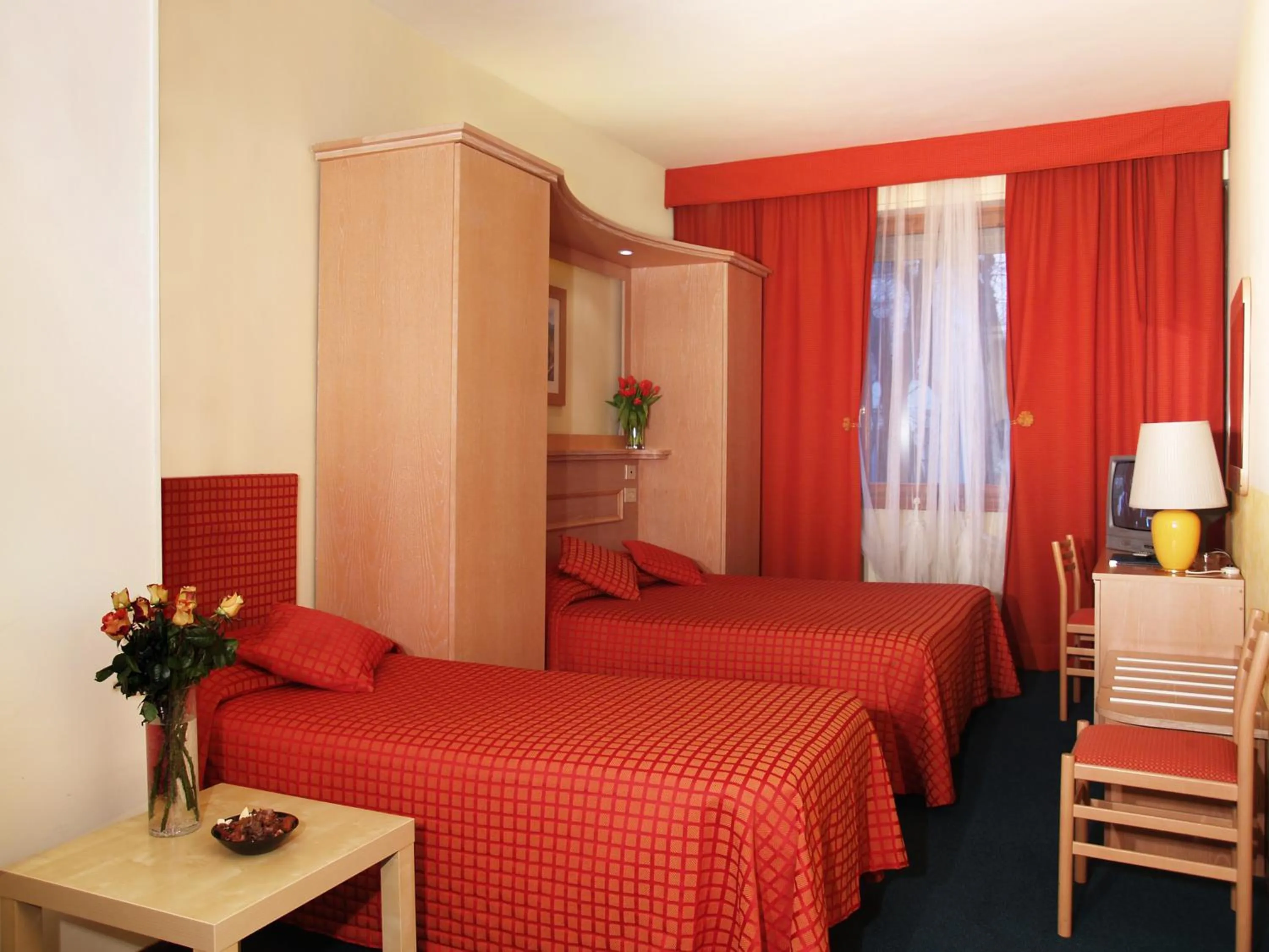 Photo of the whole room, Bed in Hotel Meridiana