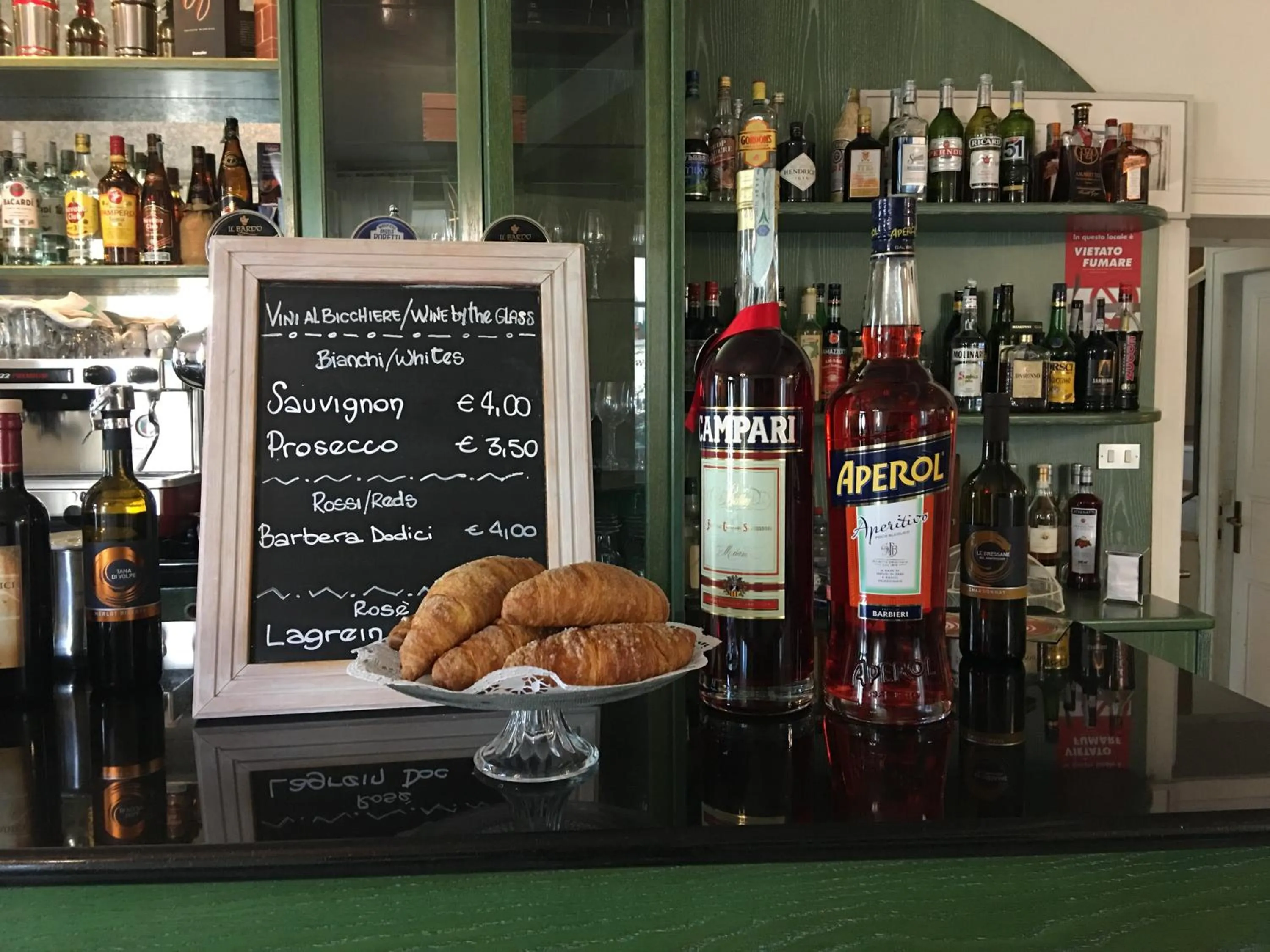 Food and drinks in Hotel Villa Aurora