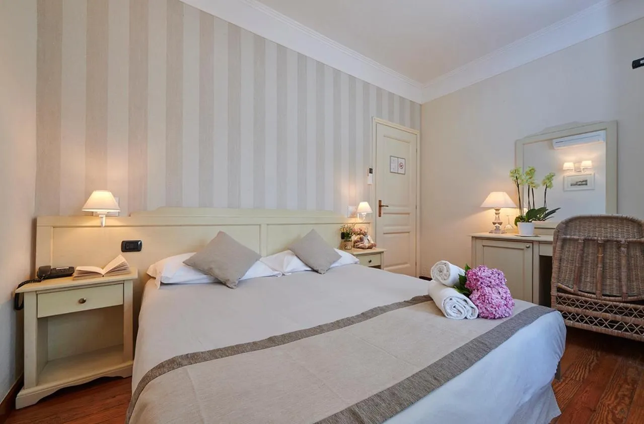 Bed in Hotel Villa Aurora