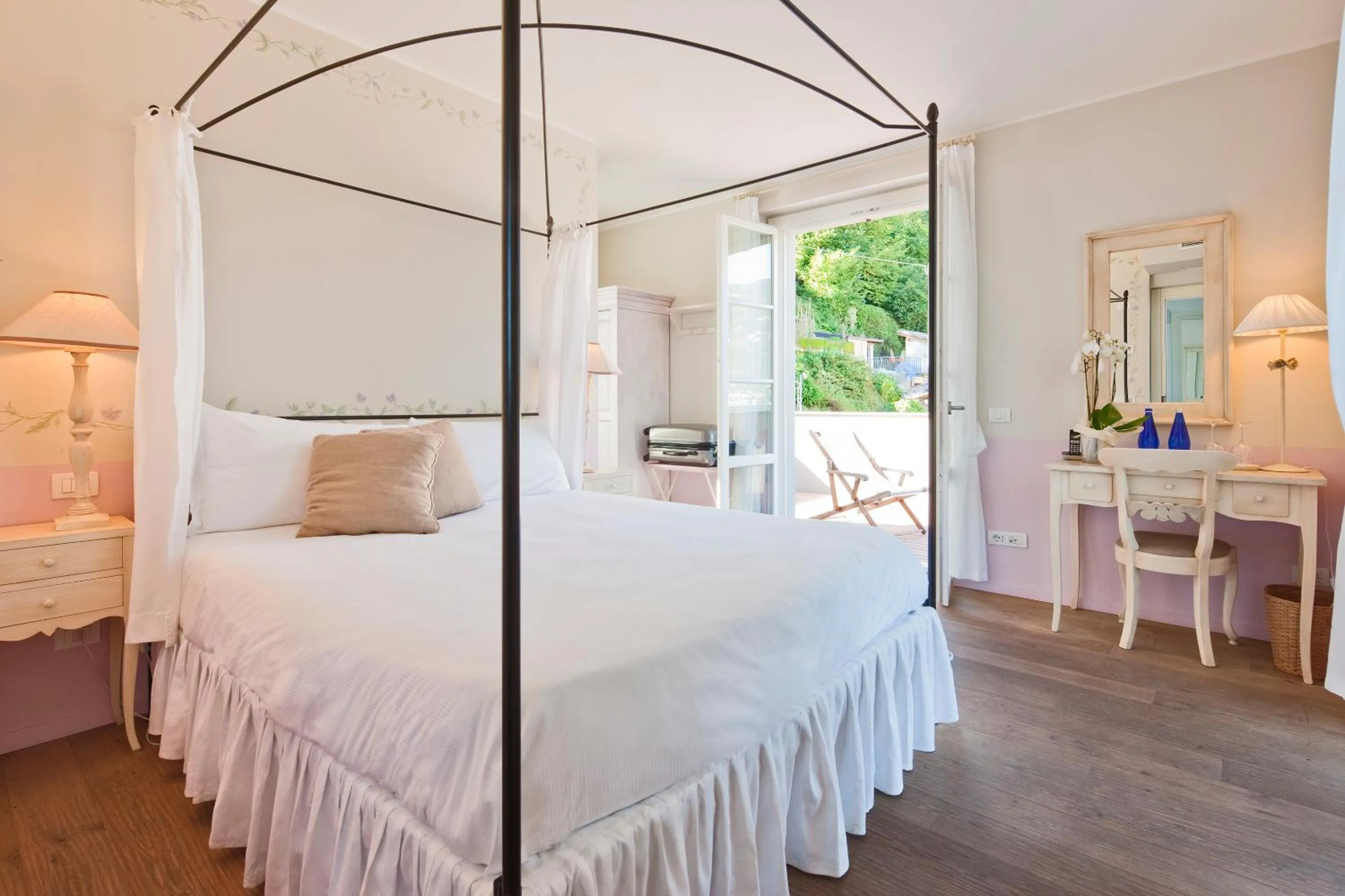 View (from property/room), Bed in Hotel Villa Aurora