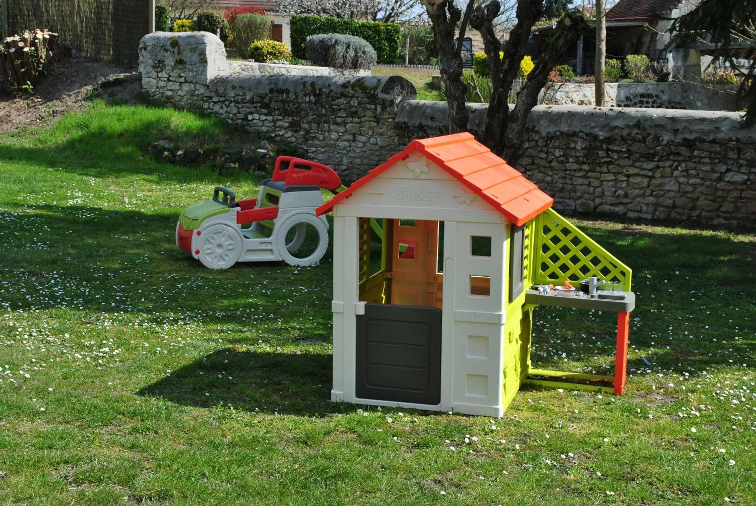 Garden in Le Tulipier de Virginie