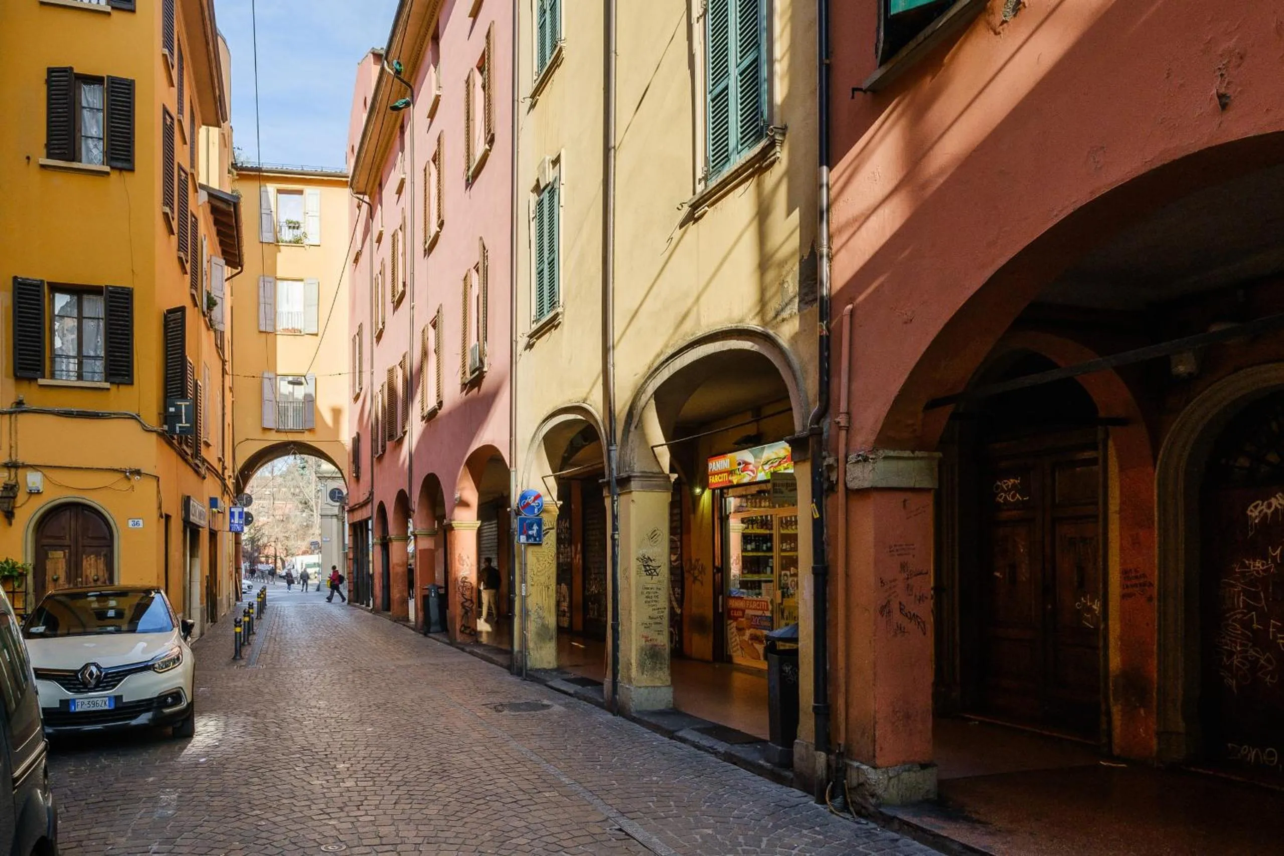 Property building in Vista sulle torri di Bologna by Wonderful Italy