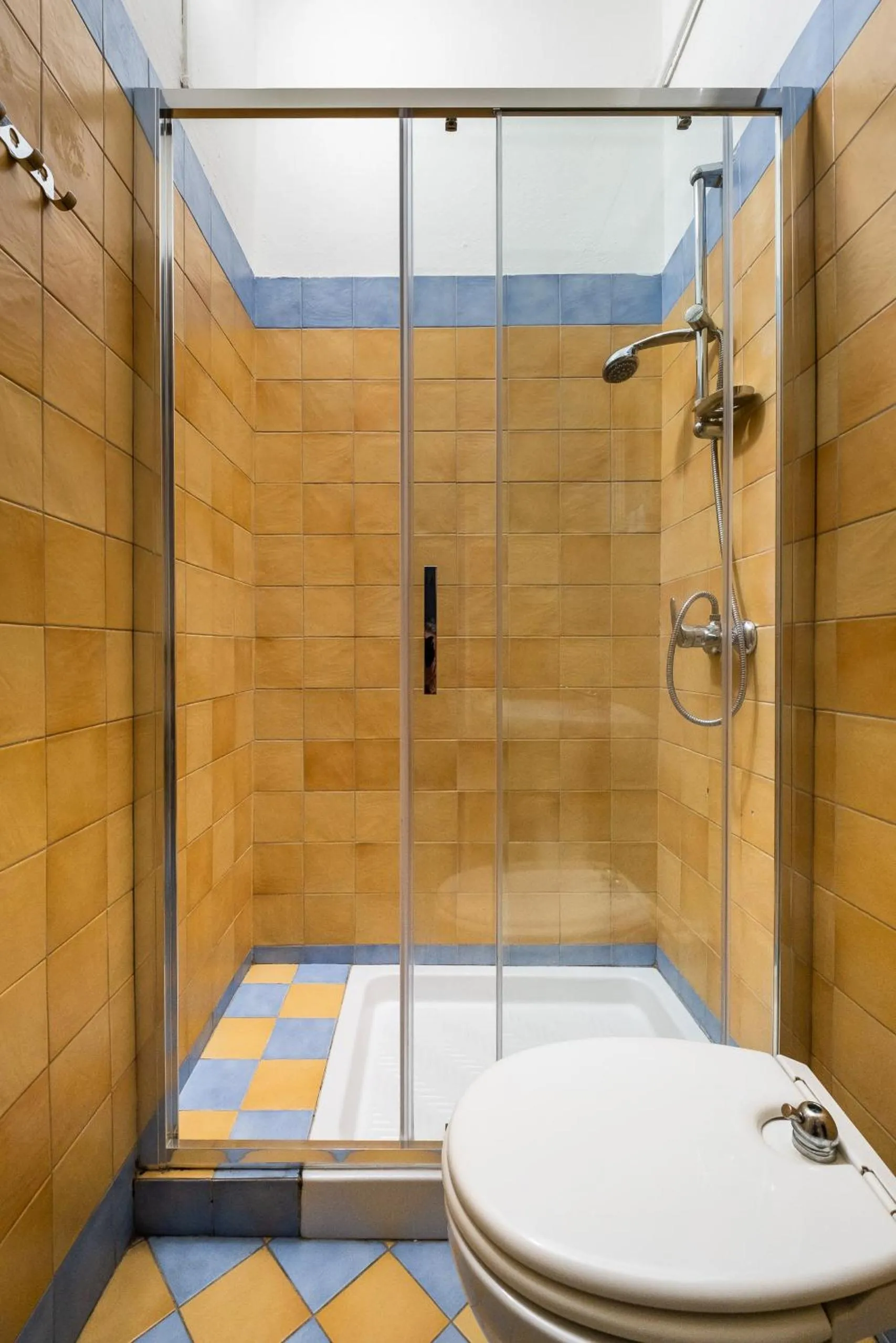Bathroom in Vista sulle torri di Bologna by Wonderful Italy
