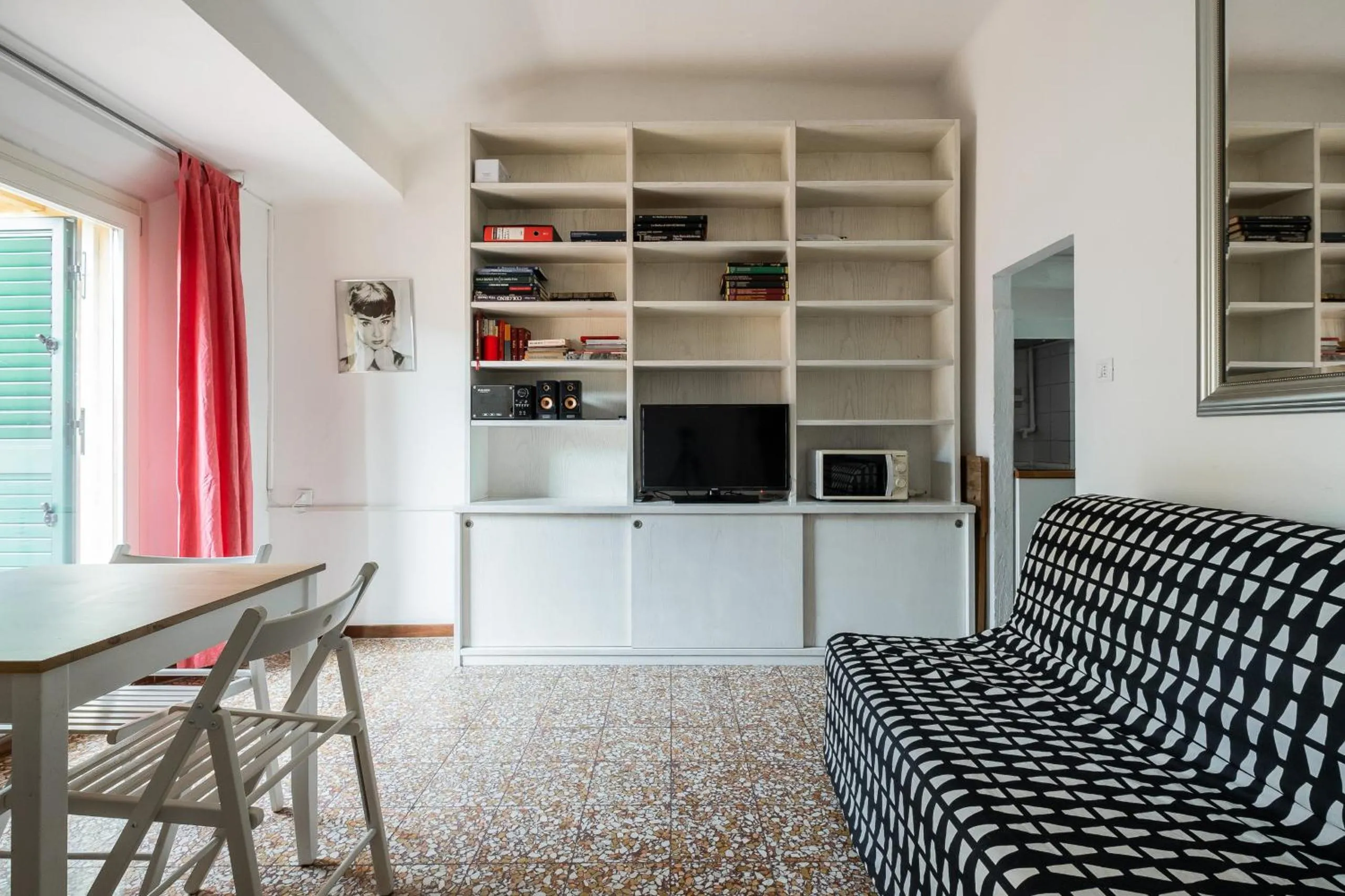 Communal lounge/ TV room in Vista sulle torri di Bologna by Wonderful Italy