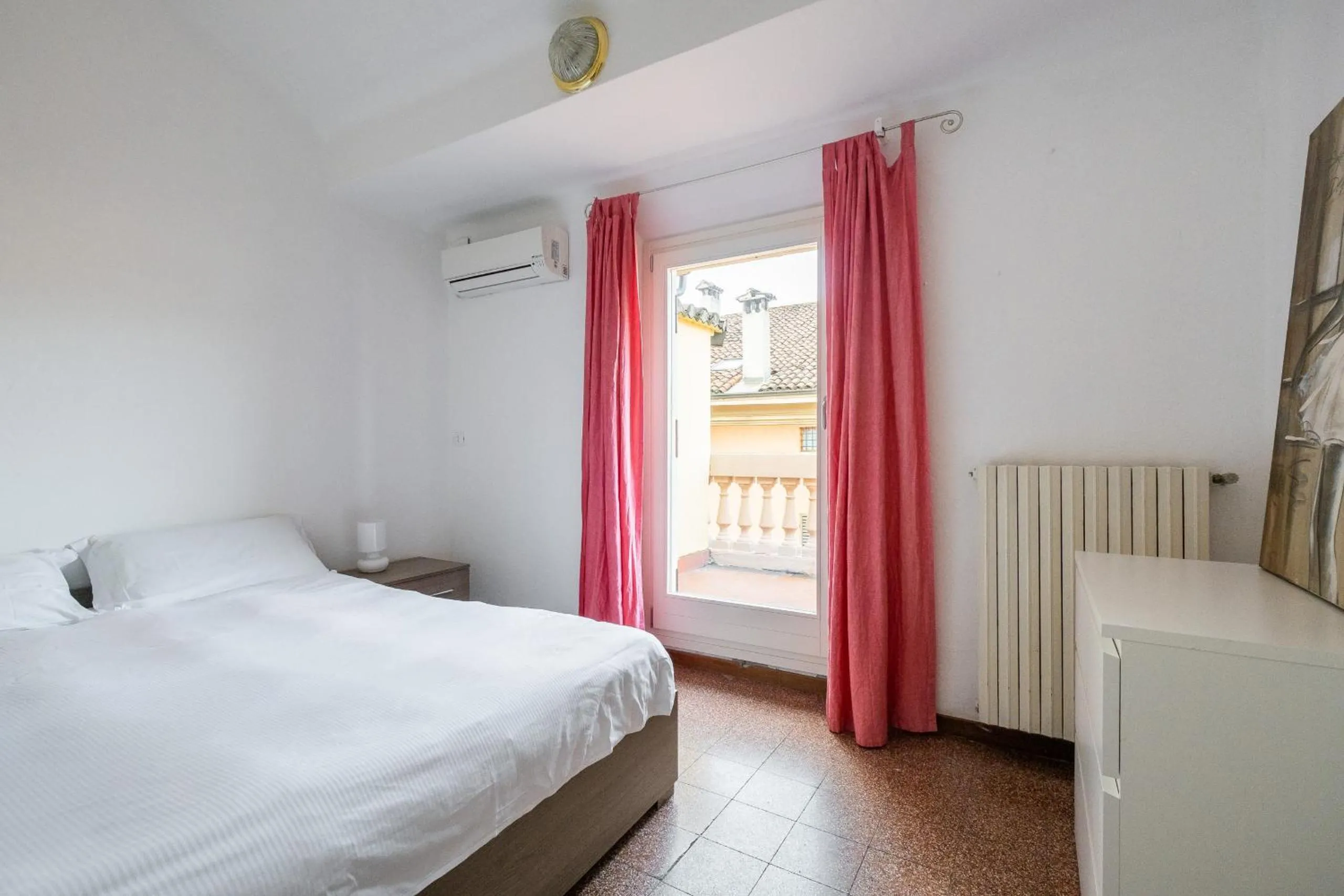 Bed in Vista sulle torri di Bologna by Wonderful Italy