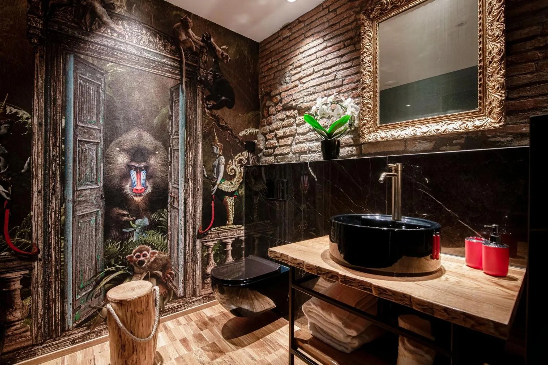 Bathroom in Aurum - Como Luxury Suites