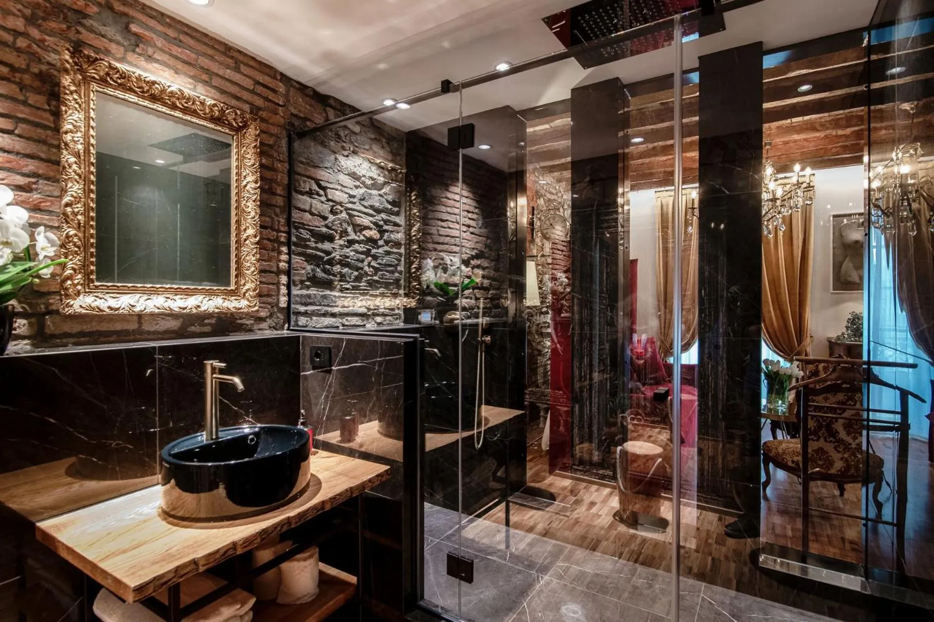 Bathroom in Aurum - Como Luxury Suites