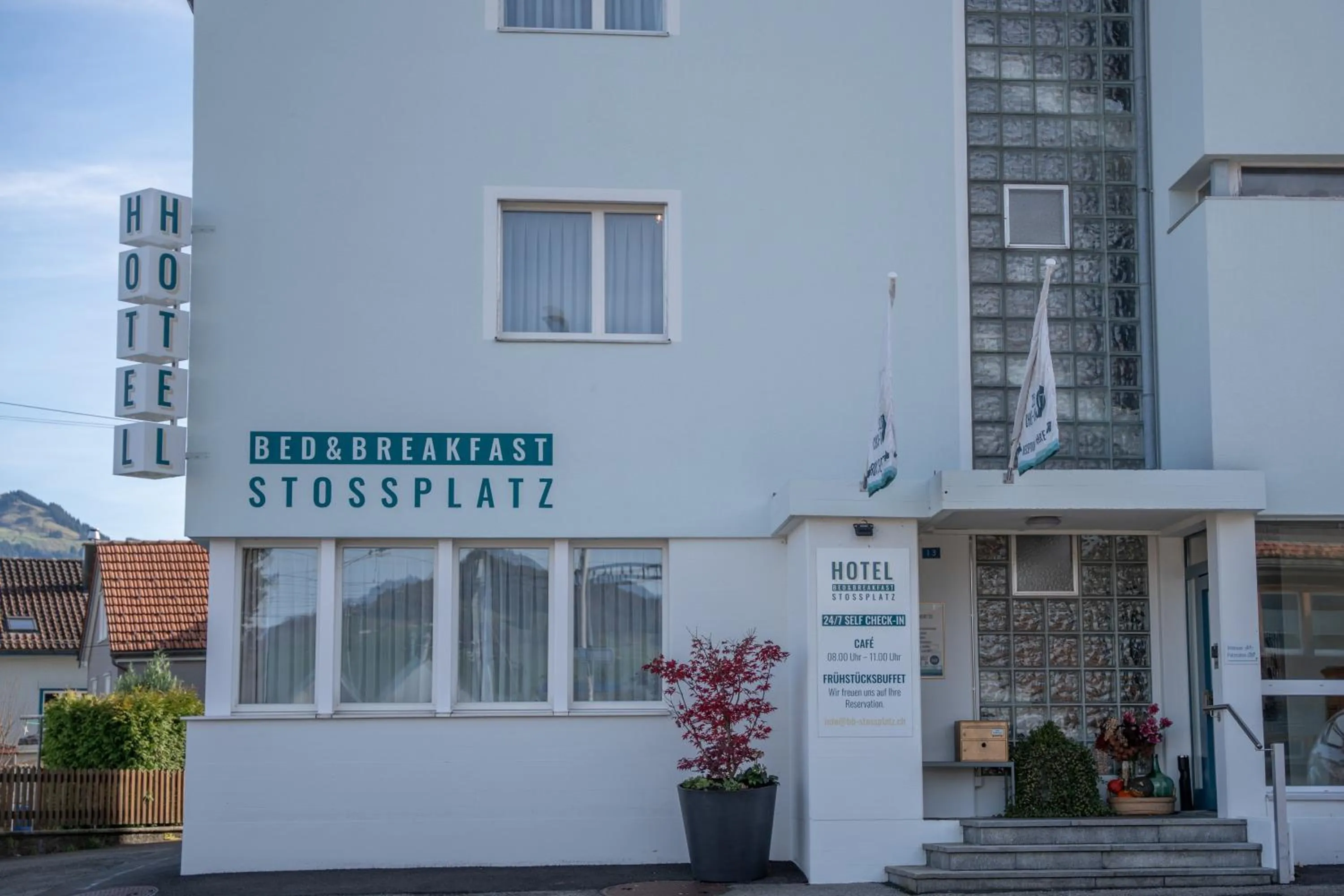 Hotel B&B Stossplatz anytime and easy self Check-in